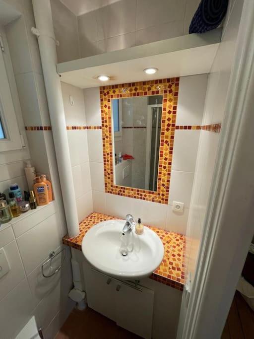 Apartment Charming And Bright Flat In A Very Convenient Area *