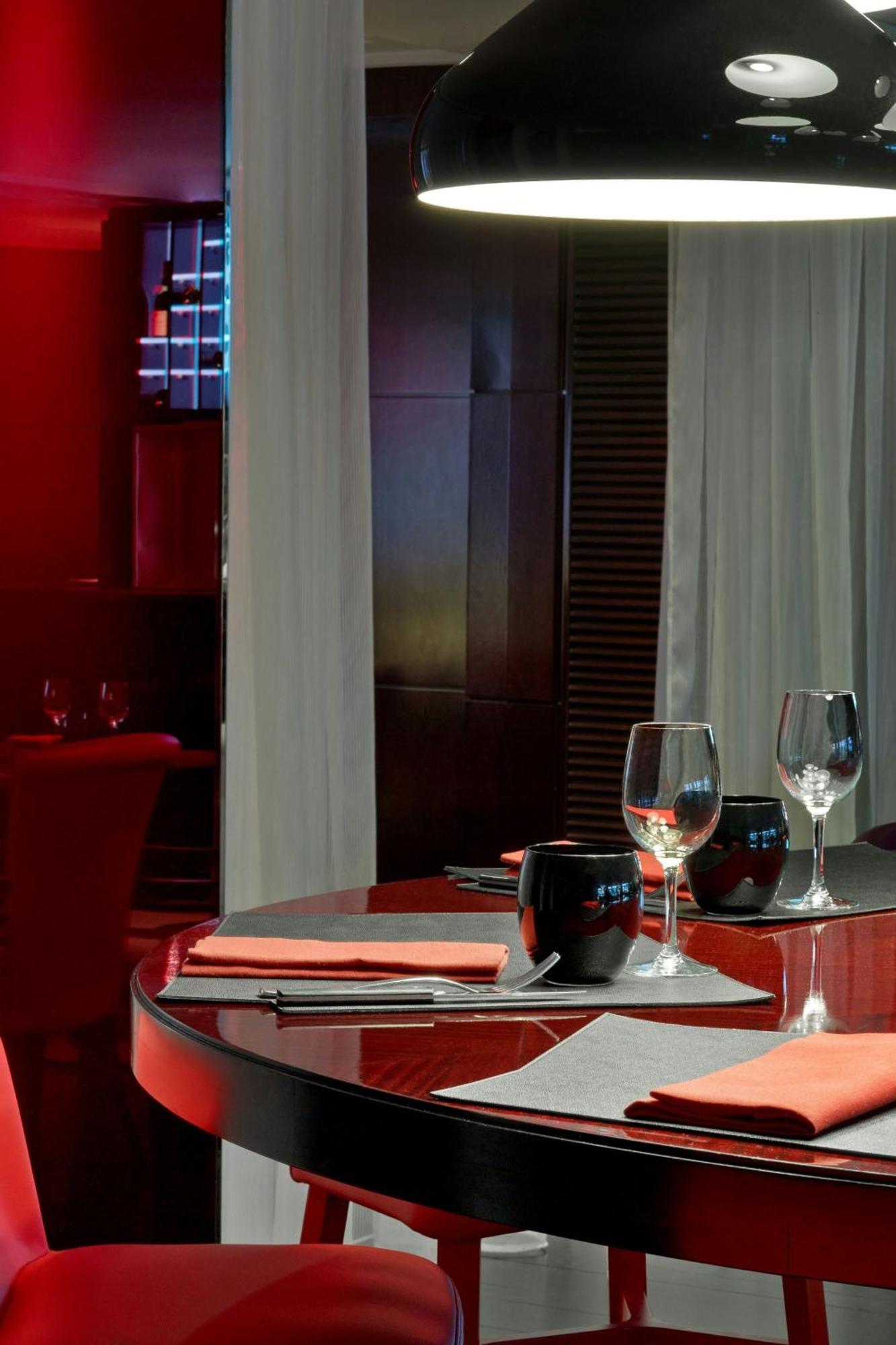 Hotel Le Meridien Etoile 4*