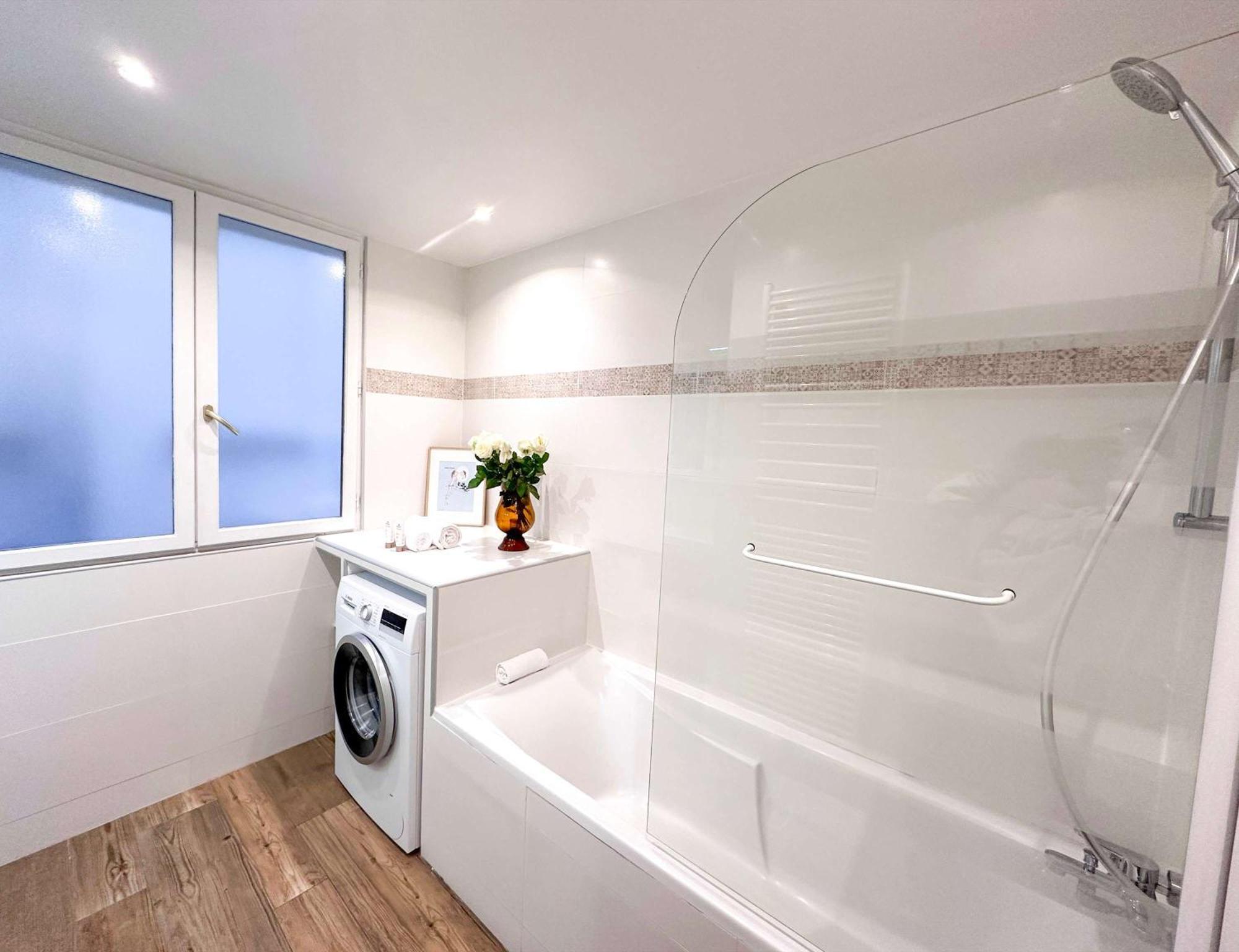 Modern & Spacious Near Le Marais Apartment
