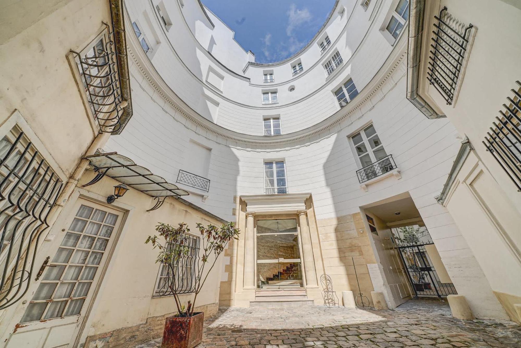 Modern & Spacious Near Le Marais Apartment *