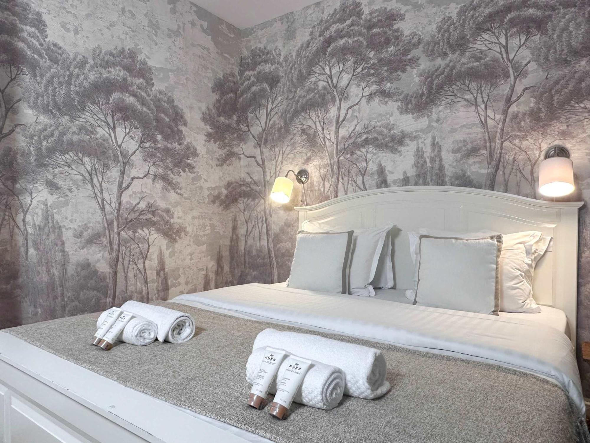 Modern & Spacious Near Le Marais Apartment Paris