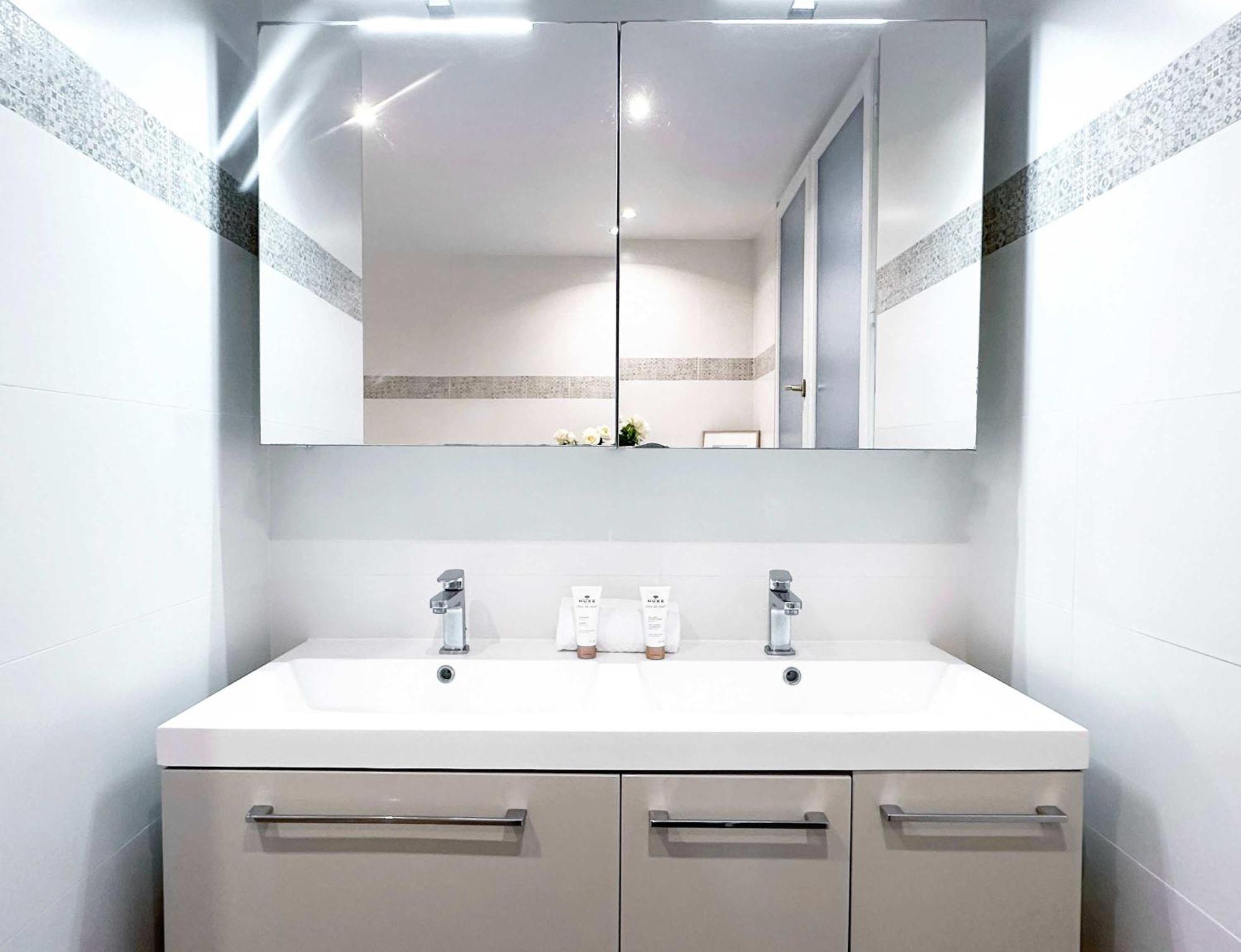 Modern & Spacious Near Le Marais Apartment