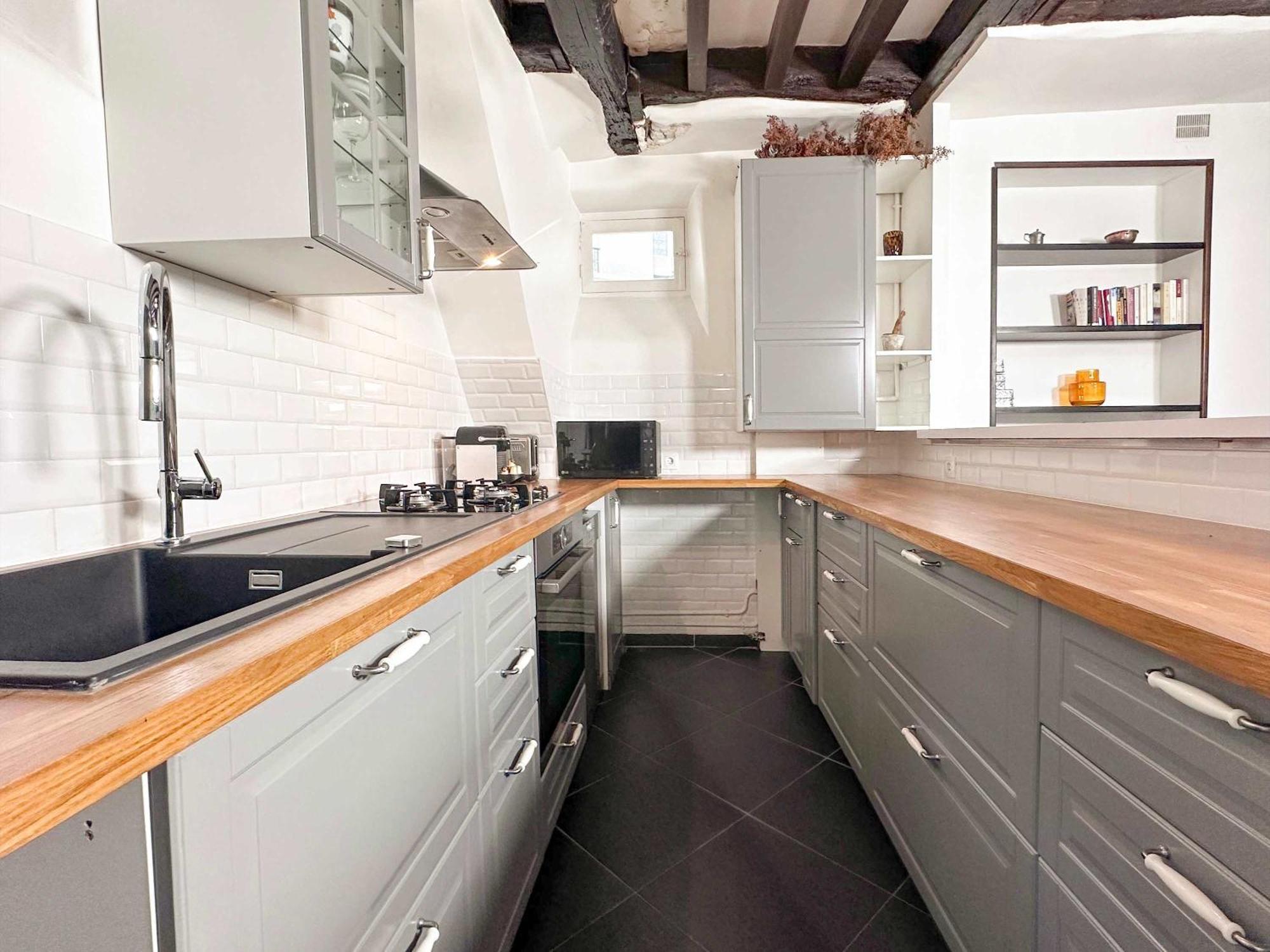 Modern & Spacious Near Le Marais Apartment *