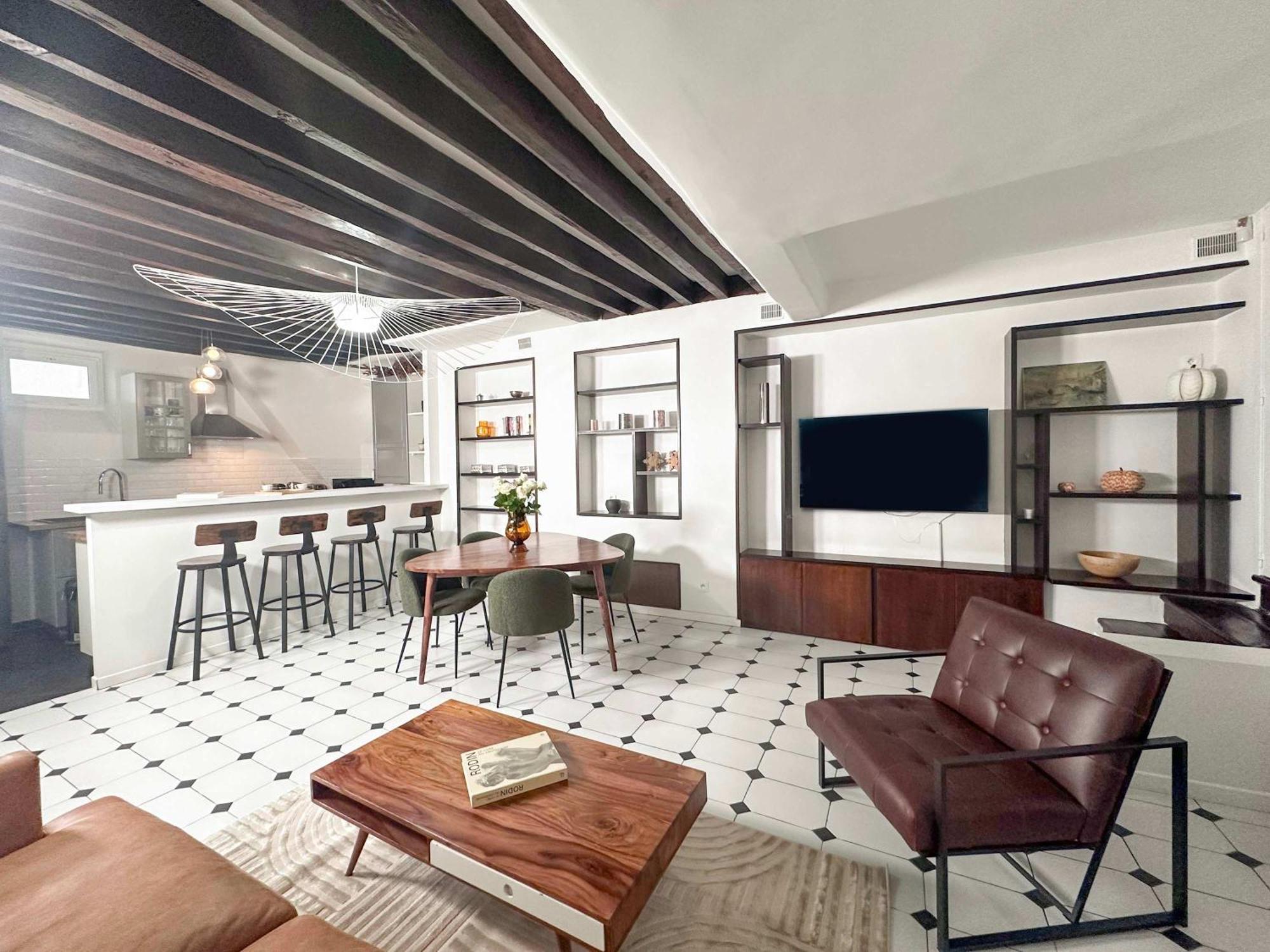 Modern & Spacious Near Le Marais Apartment