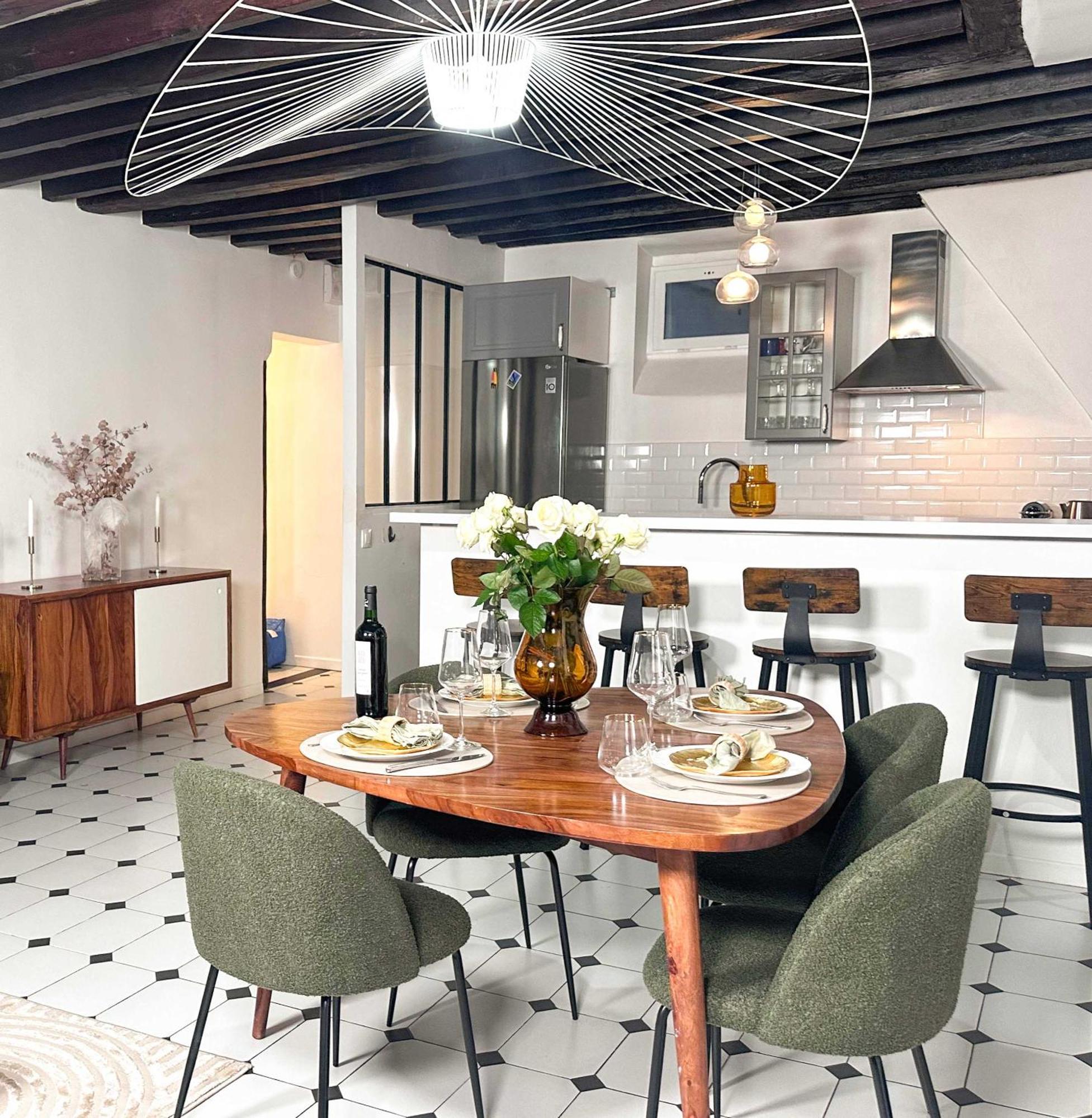 Modern & Spacious Near Le Marais Apartment Paris