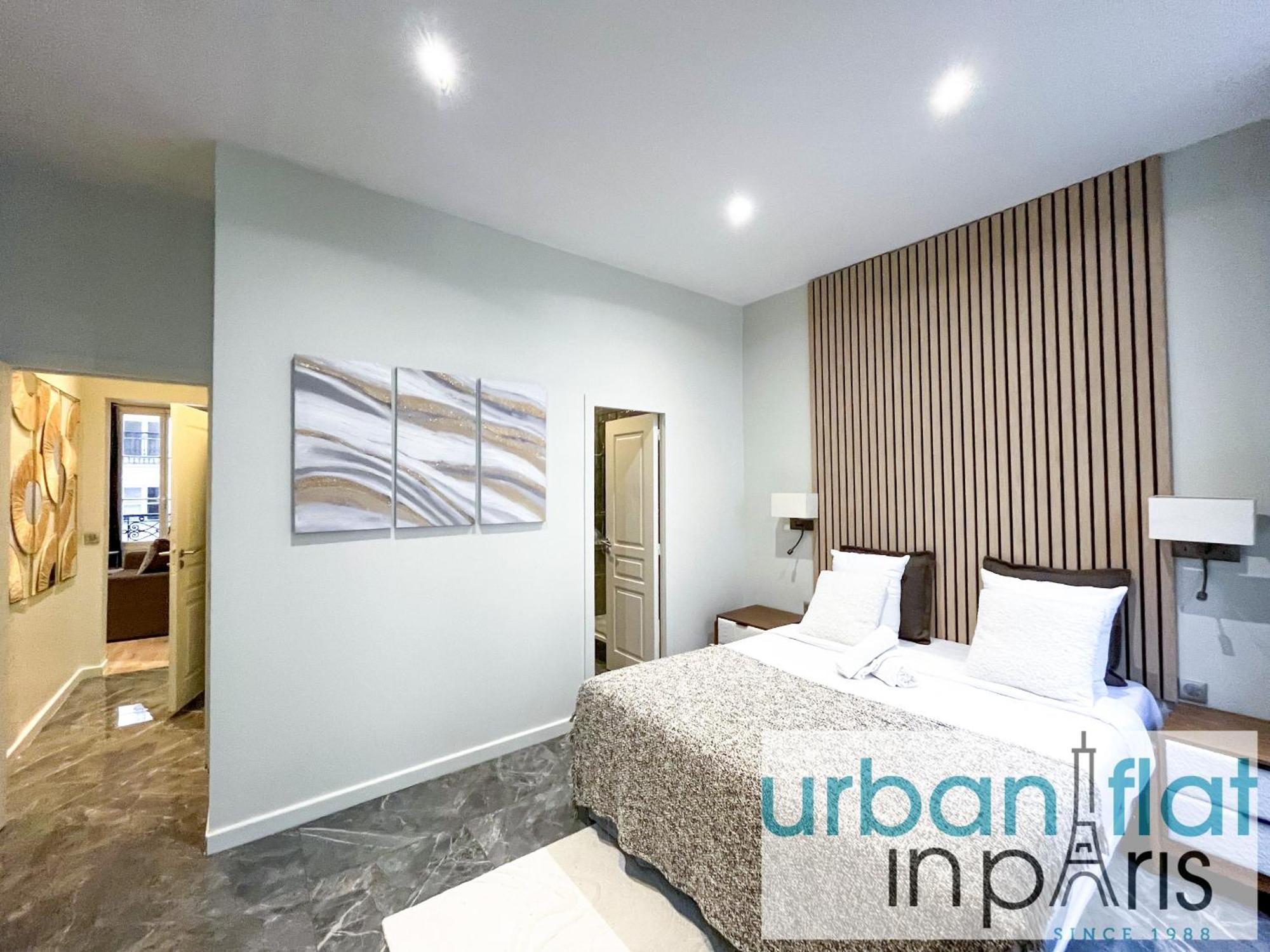 Apartment Urban Flat 63 - Beautiful 3 Bedroom Flat Champs-elysees Paris
