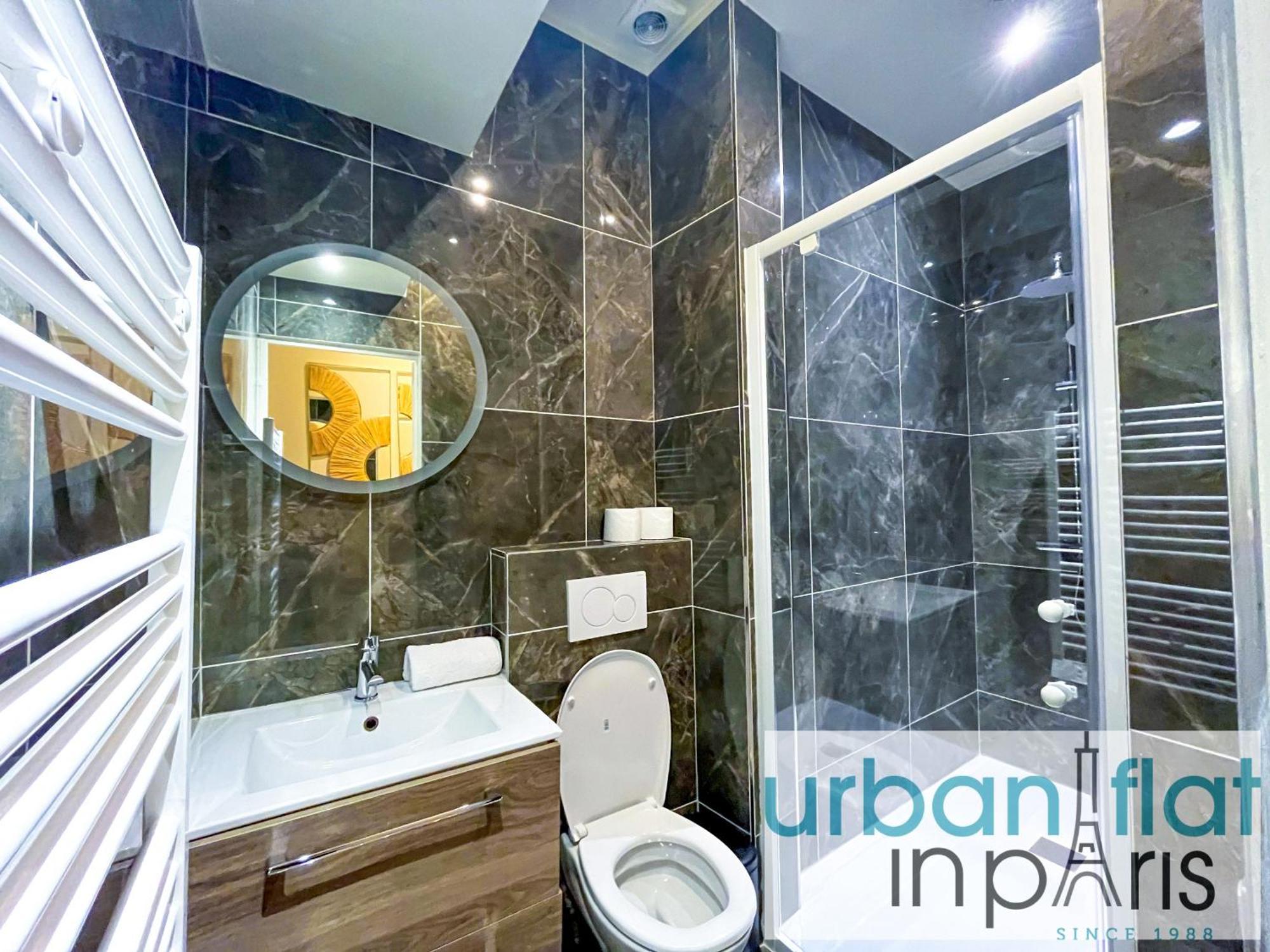 Urban Flat 63 - Beautiful 3 Bedroom Flat Champs-elysees Apartment Paris