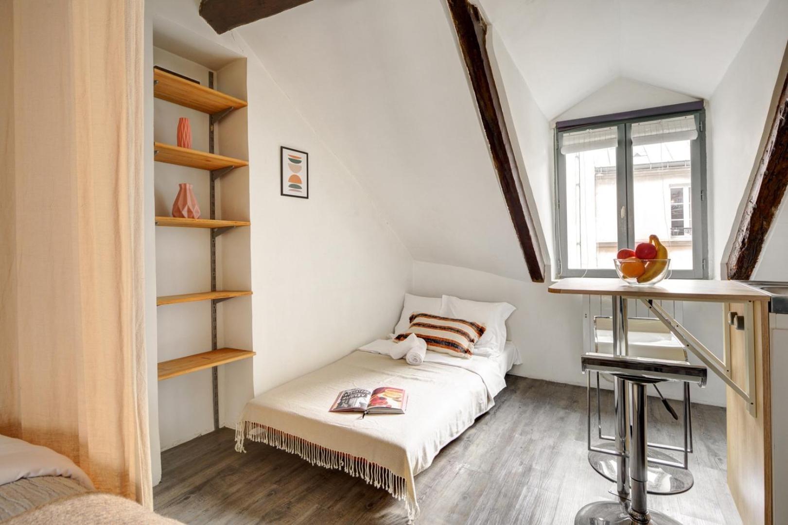Bnbnook - Bright In Le Marais & Notre-dame *