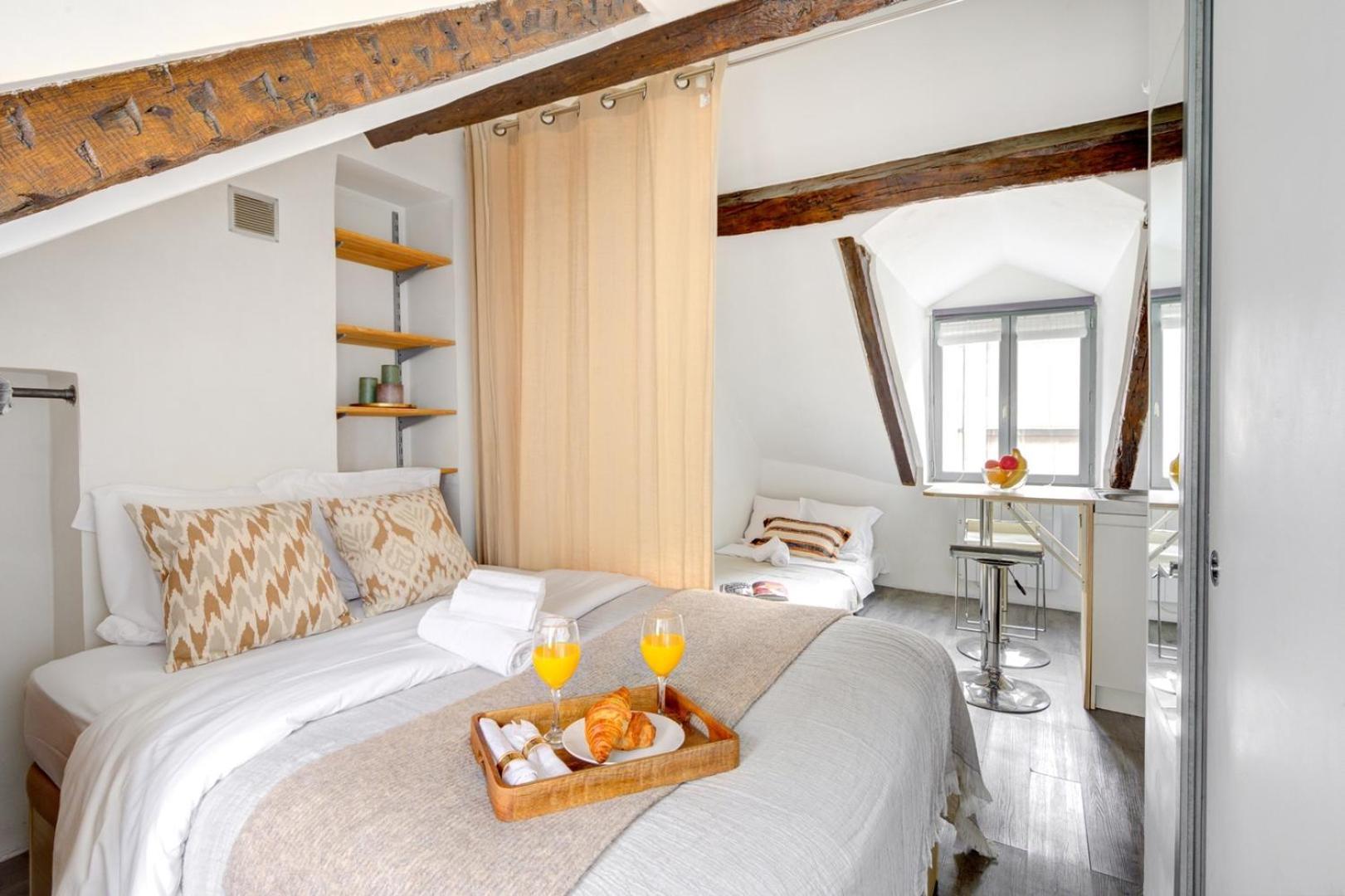 Bnbnook - Bright In Le Marais & Notre-dame Apartment