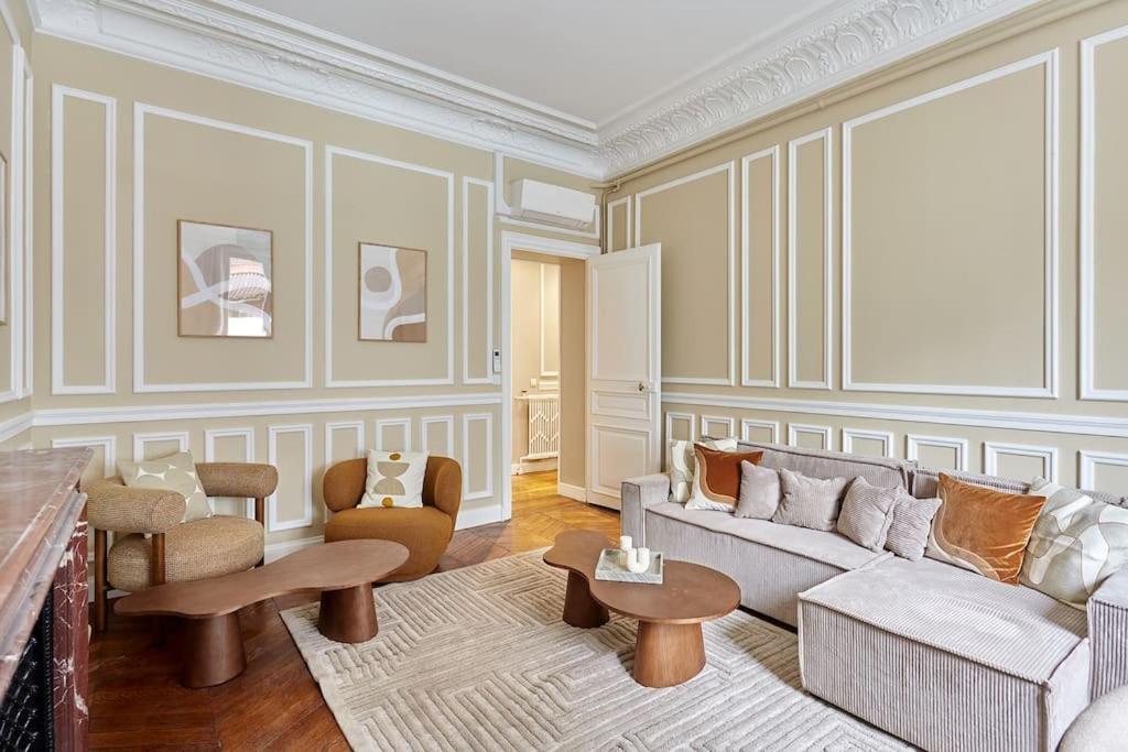Elegant 2 Climatise - Champs-elysees Paris