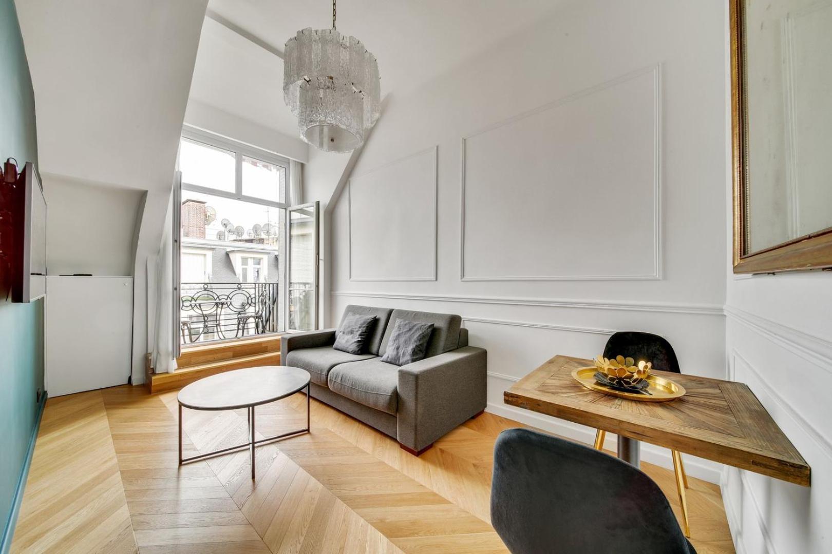 240 Elysee - Superb In Paris