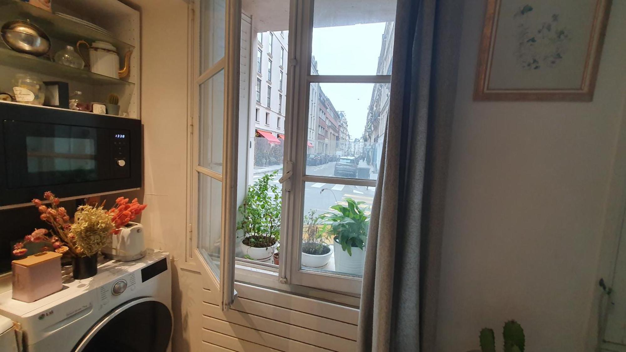 1 Minute Gare Montparnasse,center,close To Louvre Meusm And Eiffel Tour ,amusing Place