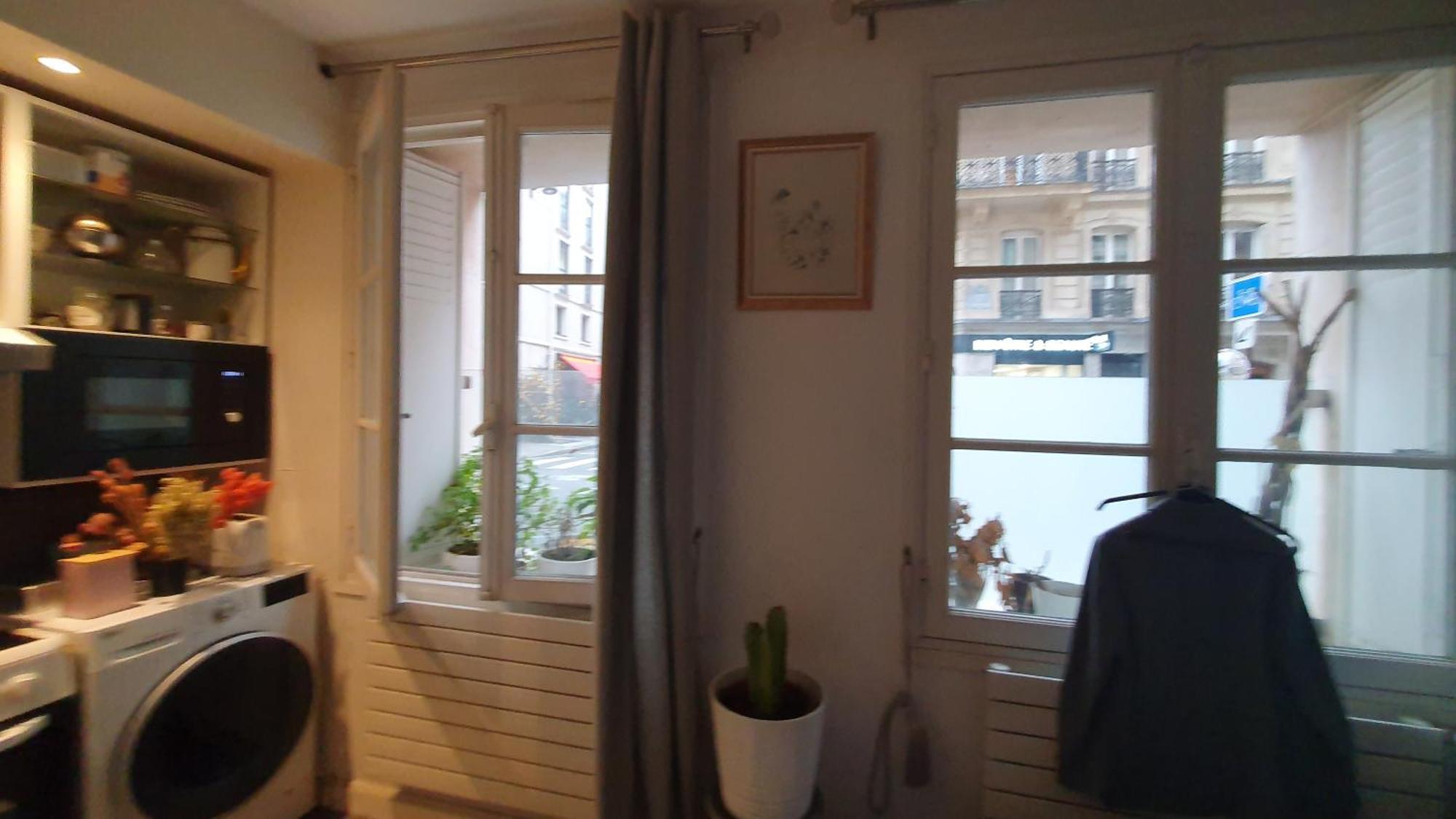 1 Minute Gare Montparnasse,center,close To Louvre Meusm And Eiffel Tour ,amusing Place