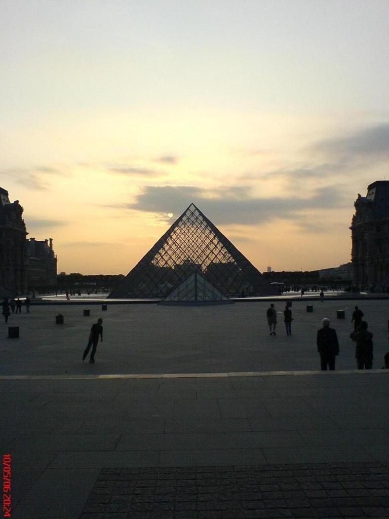 Lovely In Heart Of 10 Min Walk To Louvre Paris