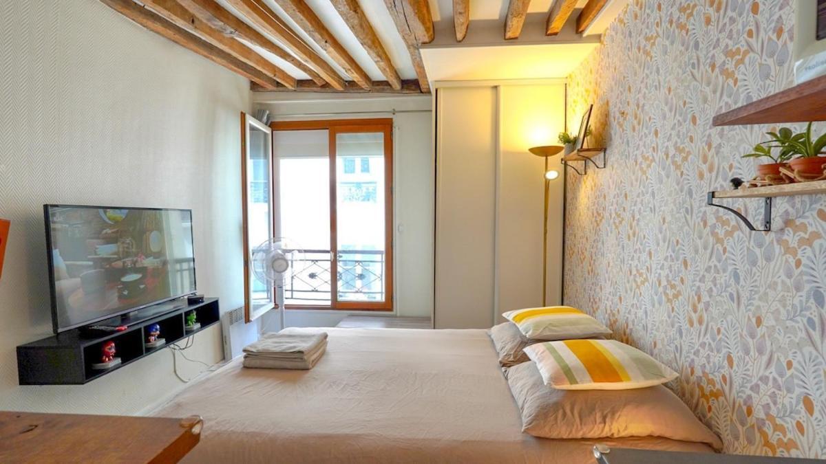 Apartment 04 Grand Near Republique Paris