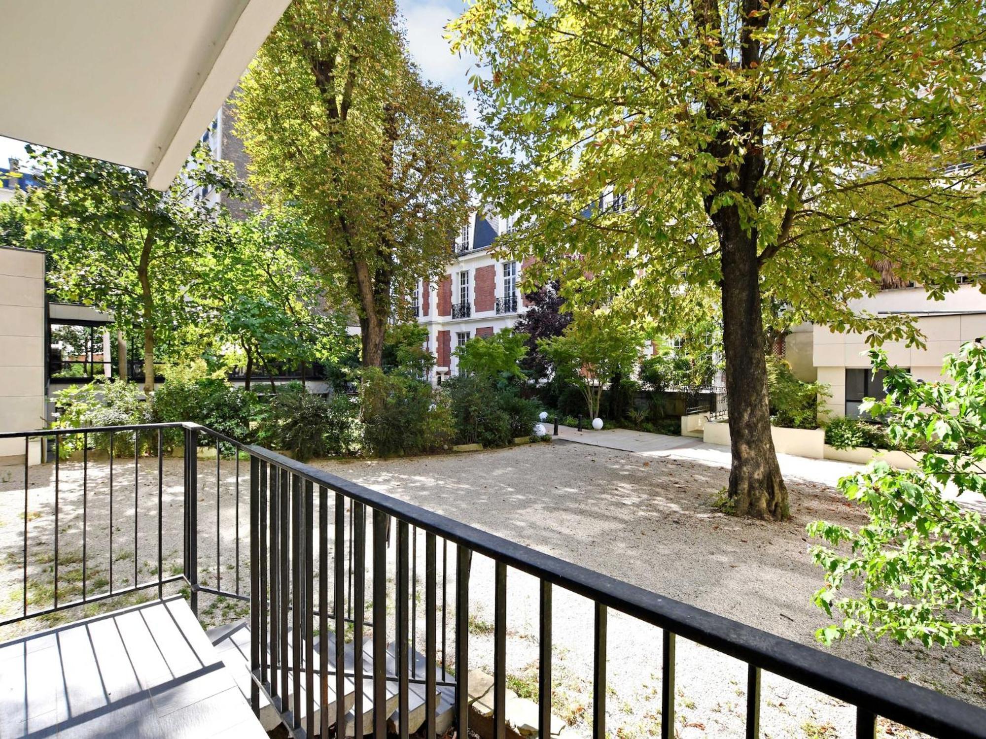 Quiet - Victor Hugo Dauphine - Mobility Lease *