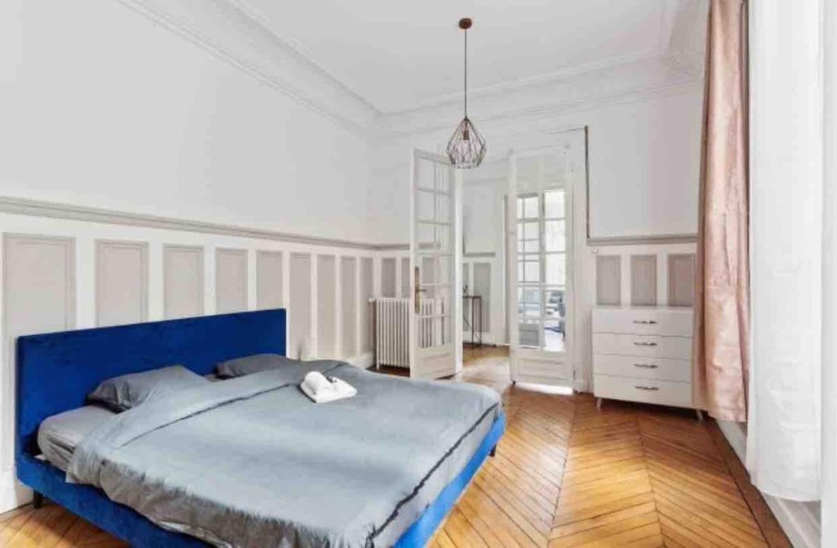 Haussmannien Saint Michel Notre Dame Apartment Paris