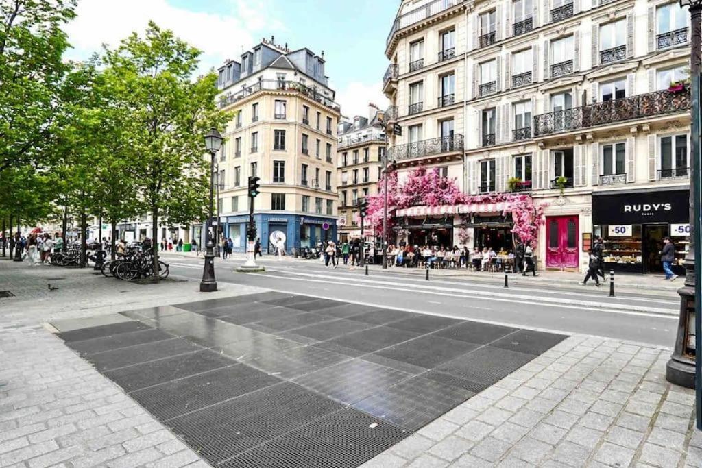 07 Grand On The Place Des Vosges * Paris