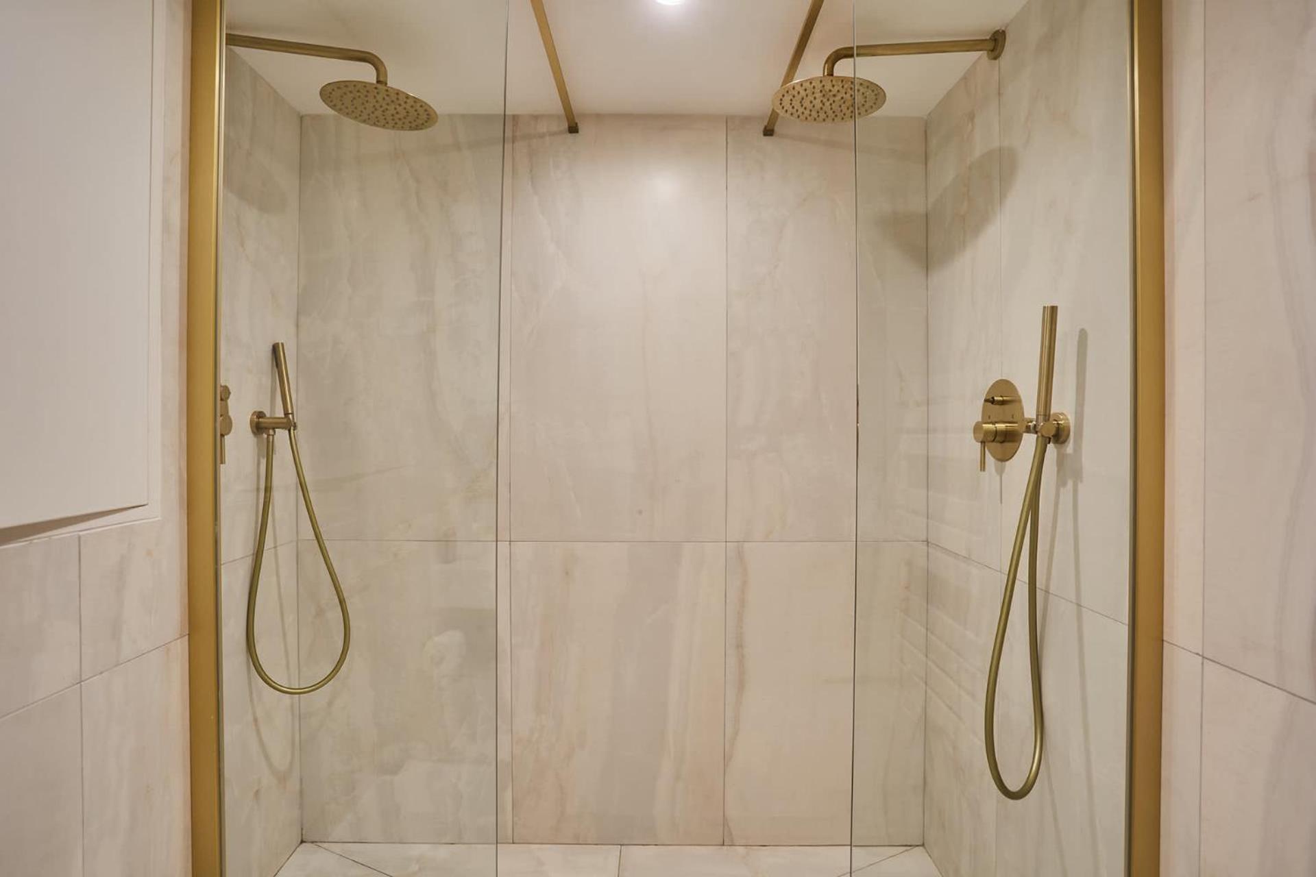 Superb Center Of By Prestige Apartment *