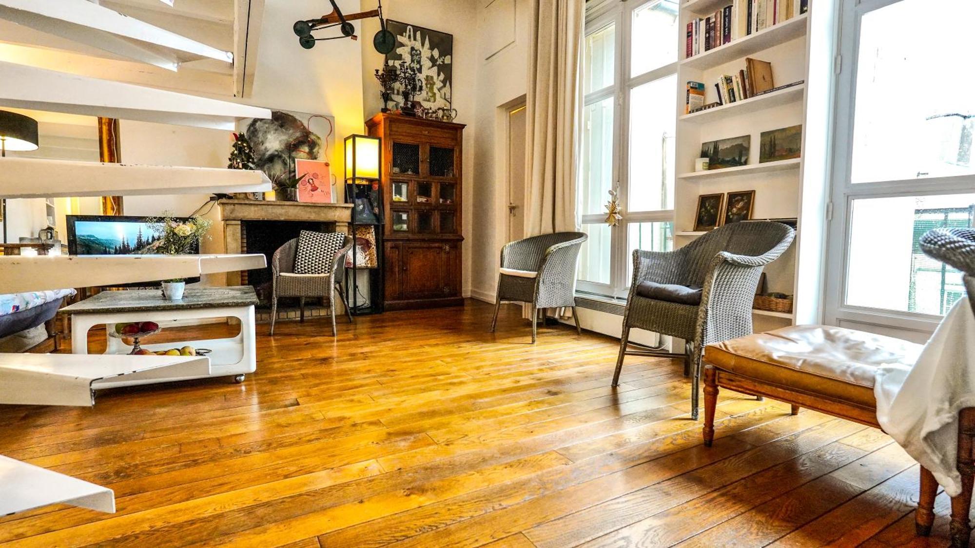 08 Grand Loft Near Notre Dame *