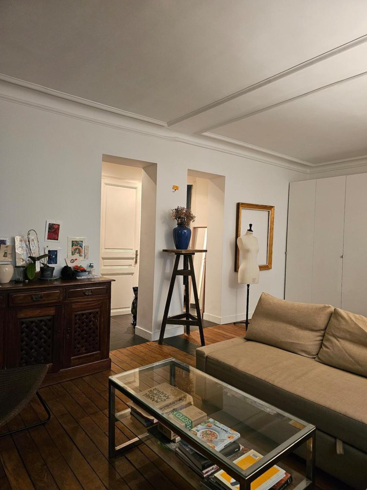 Buttes Chaumont Apartment Paris