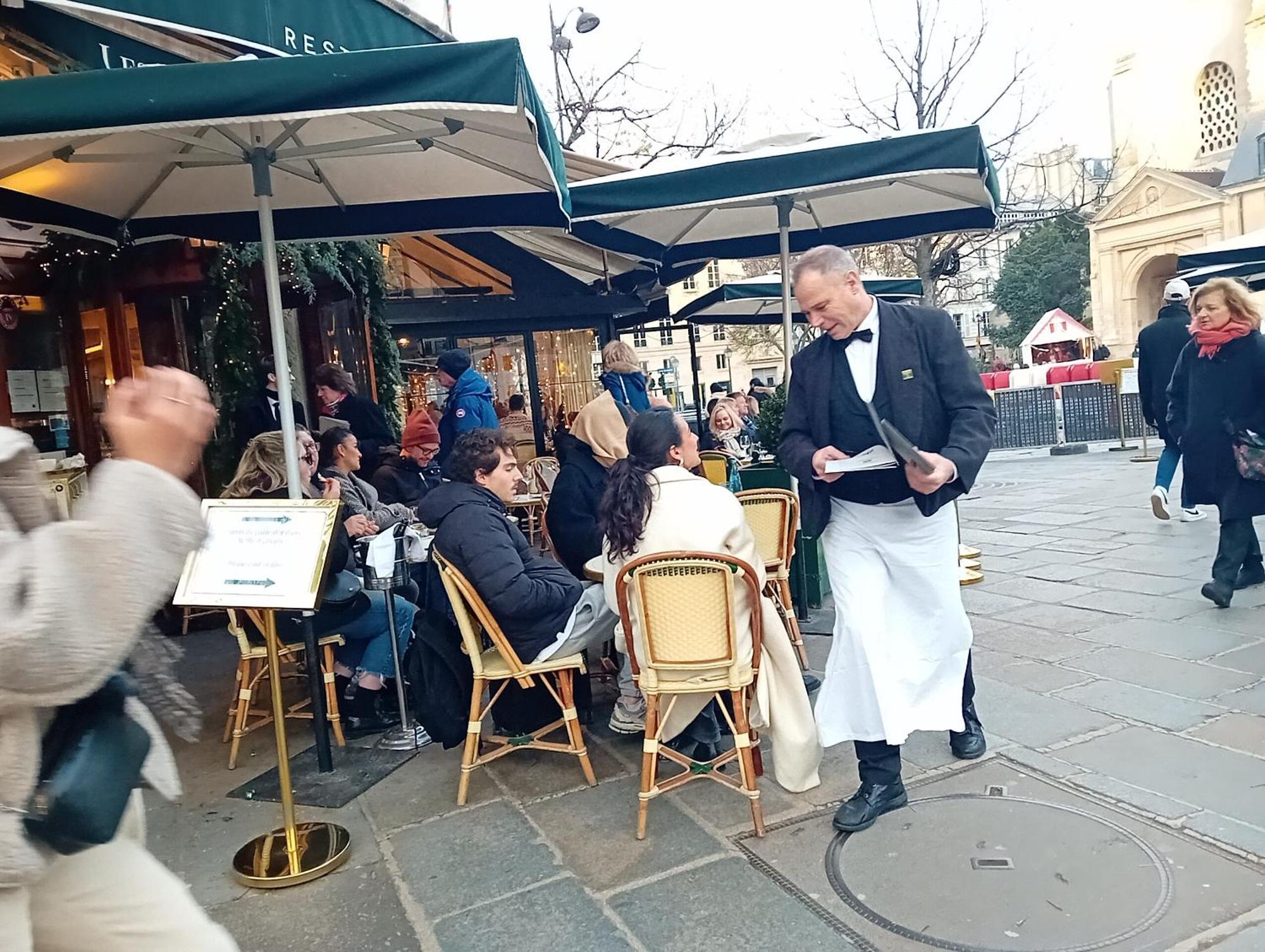 1 Minute Gare Montparnasse,center,close To Louvre Meusm And Eiffel Tour ,amusing Place