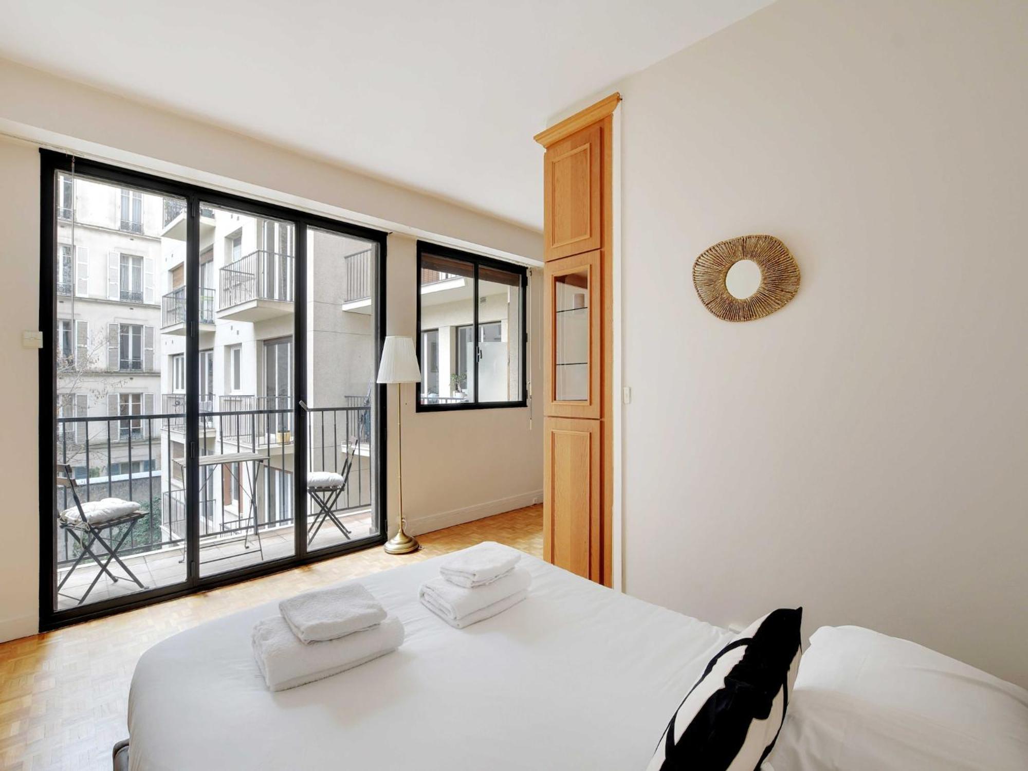 Haven Of Peace With Balcony Near Etoile Porte Maillot * Paris