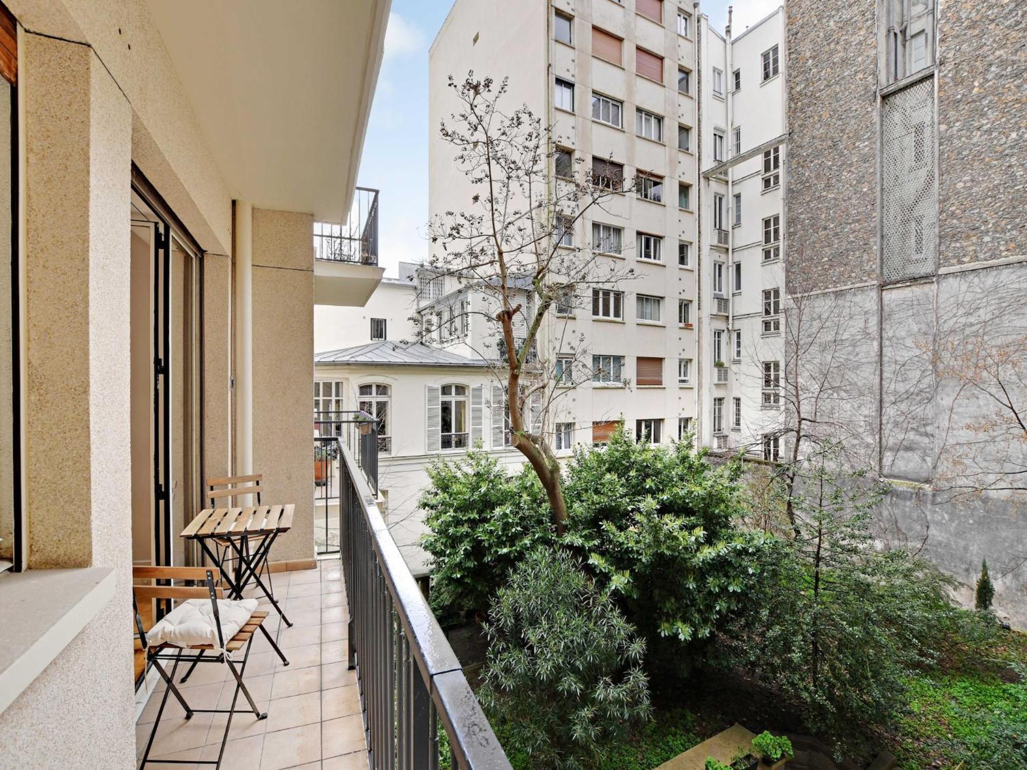Haven Of Peace With Balcony Near Etoile Porte Maillot Paris