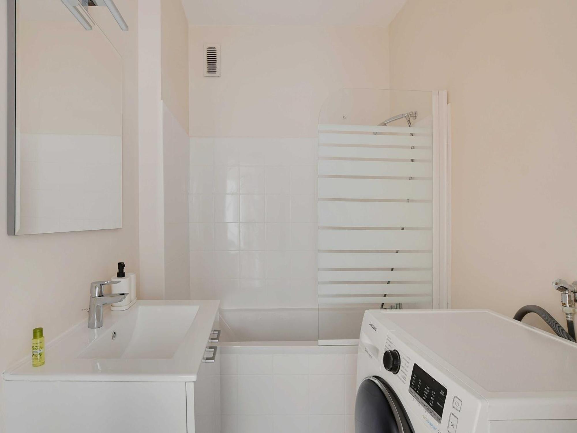 Haven Of Peace With Balcony Near Etoile Porte Maillot *