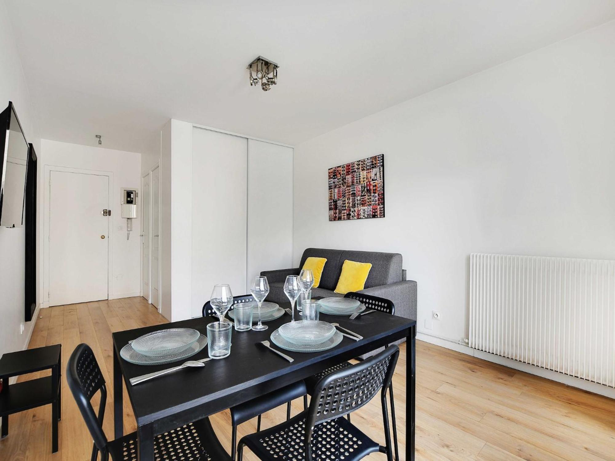 1bdr 3p Balcony - St Maur Voltaire *