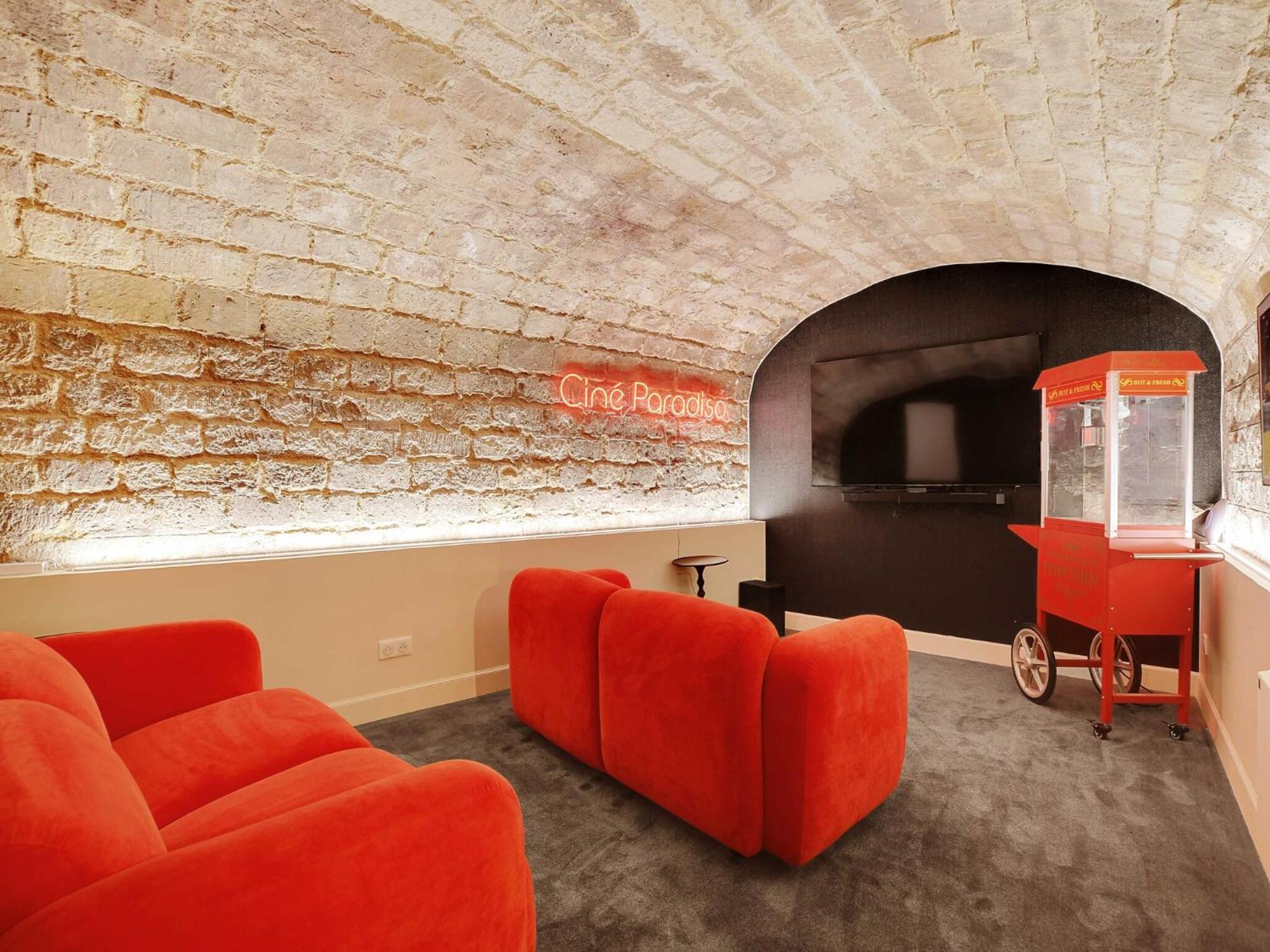 Exceptional House Sauna, Gym, Cinema, Wine Cellar Paris