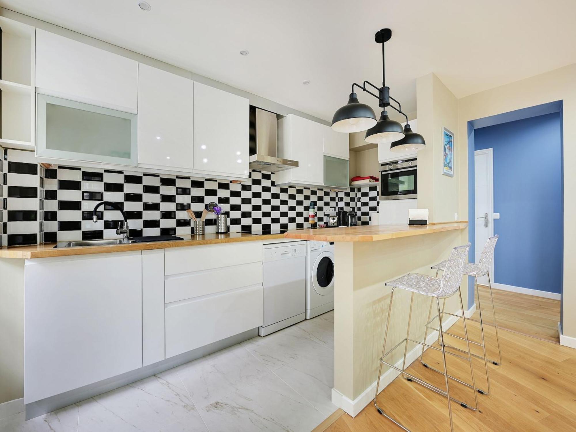 Superb 2bdr 5p Pere Lachaise Tenon Apartment Paris