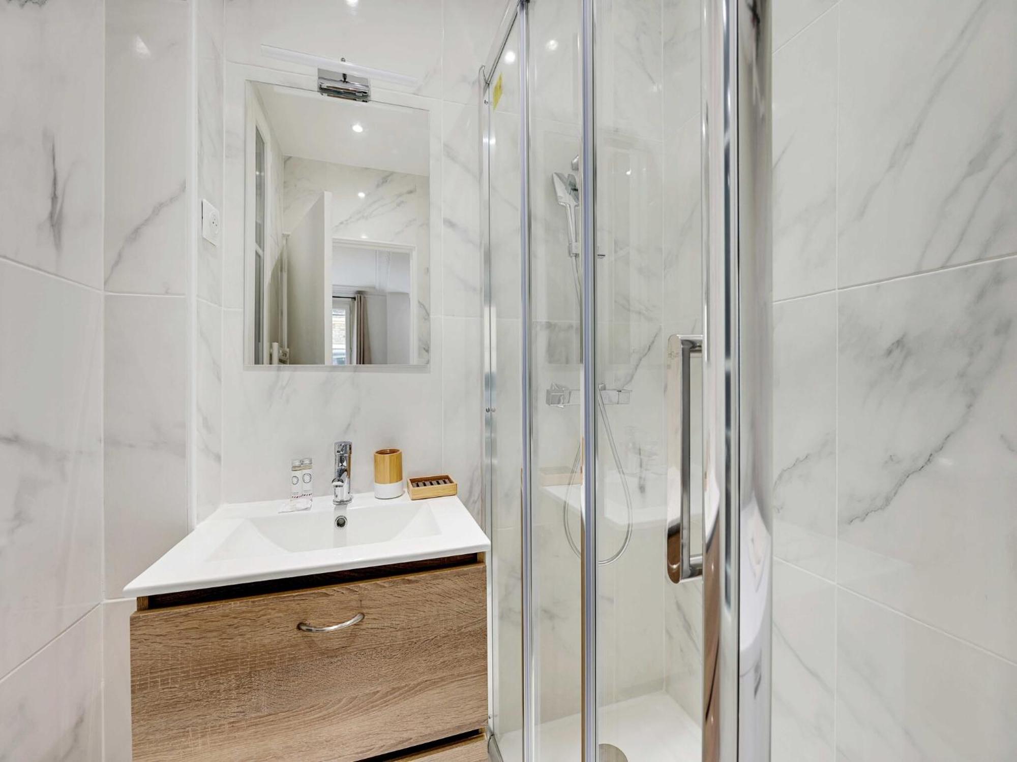 Very For 2 People Batignolles - Nollet Mobility Lease Apartment Paris