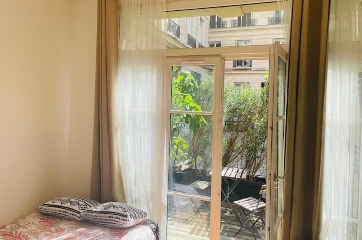 Beautiful With Terrace In 8 Appartement Paris