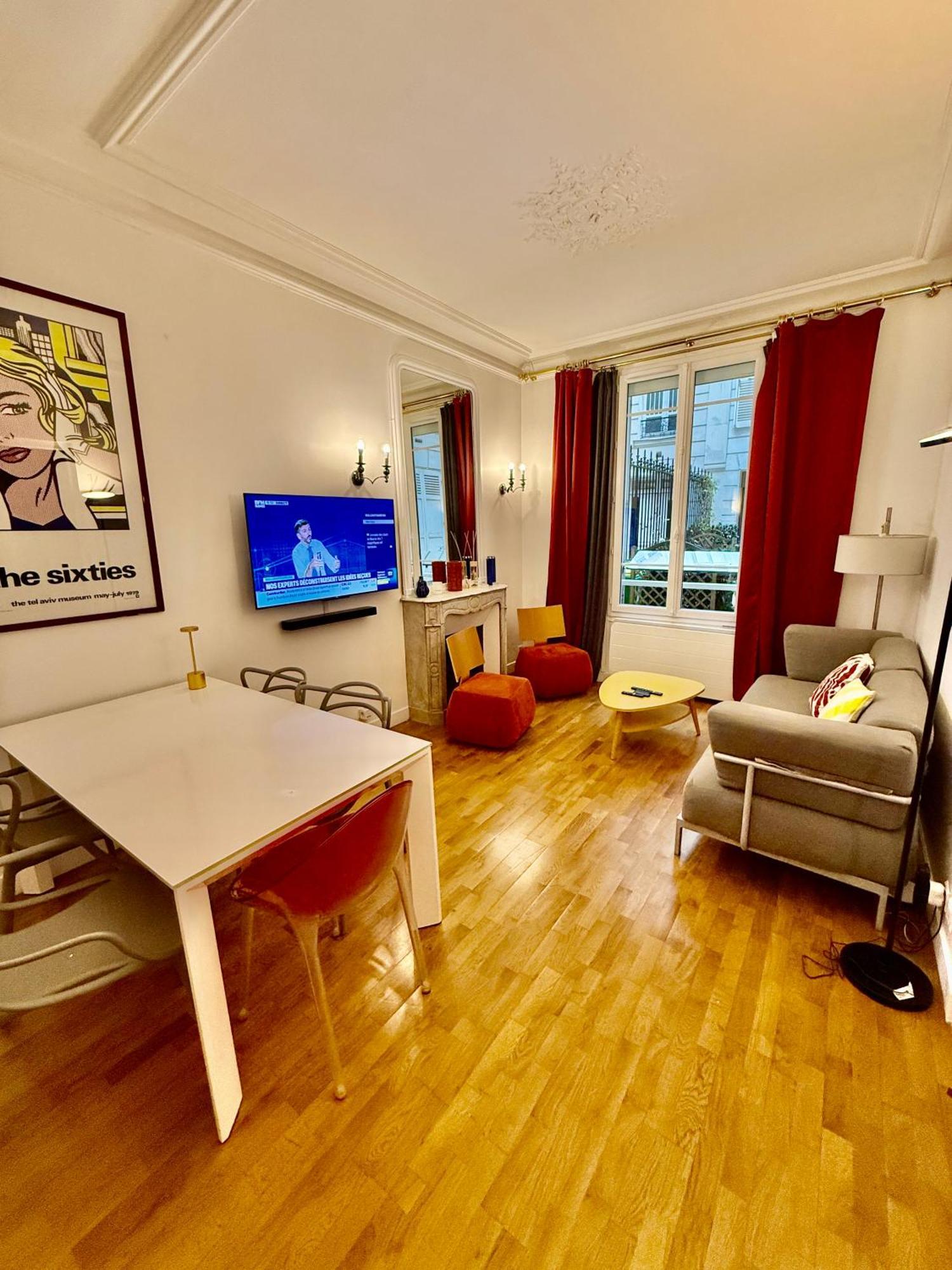 Charming 2 Bedroom With Huge Private Terrace Apartment Paris
