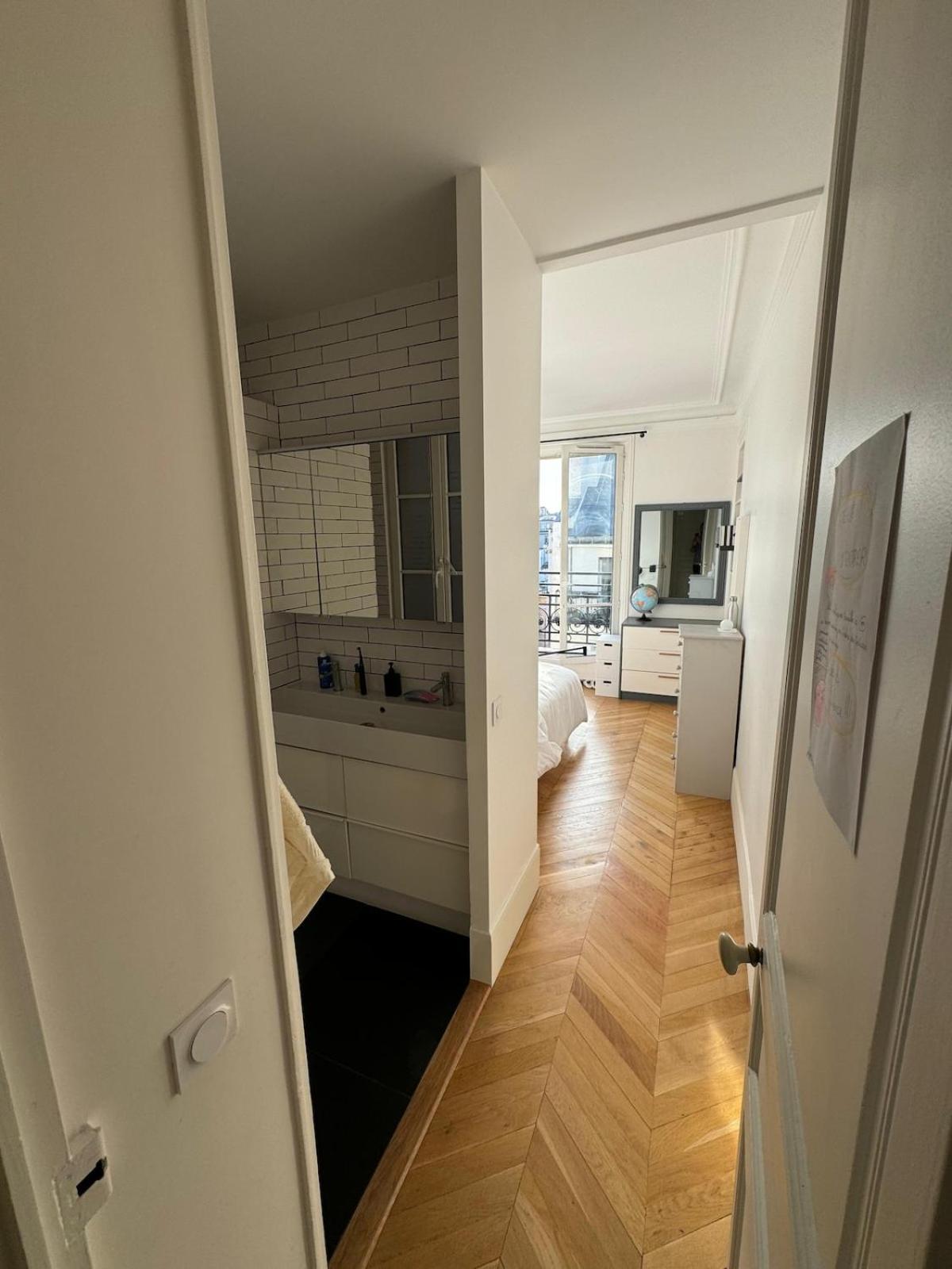 Beautiful Family - Canal Saint Martin Apartment Paris