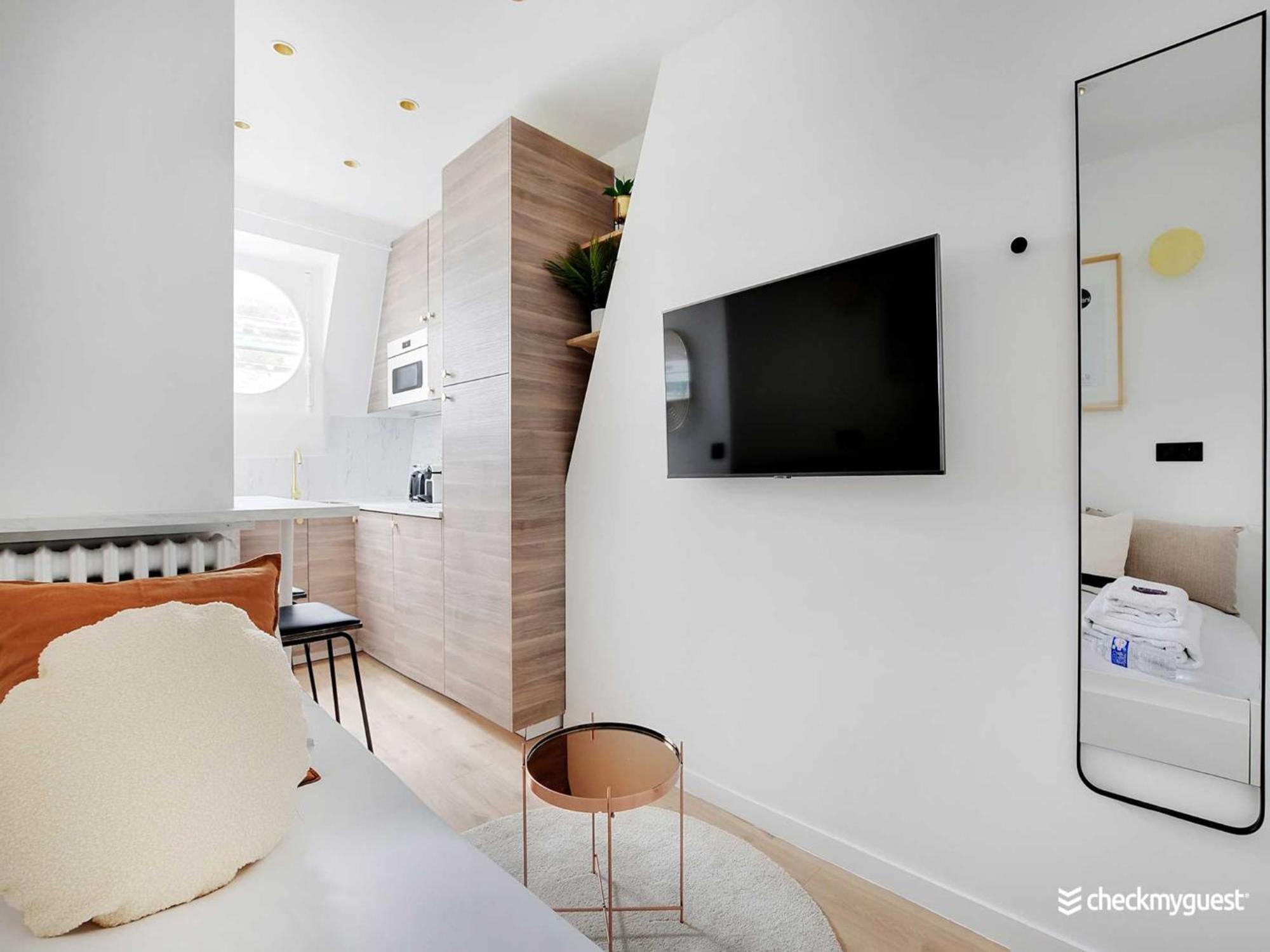A Cocoon Just A Stone's Throw From The Arc De Triomphe Apartment Paris