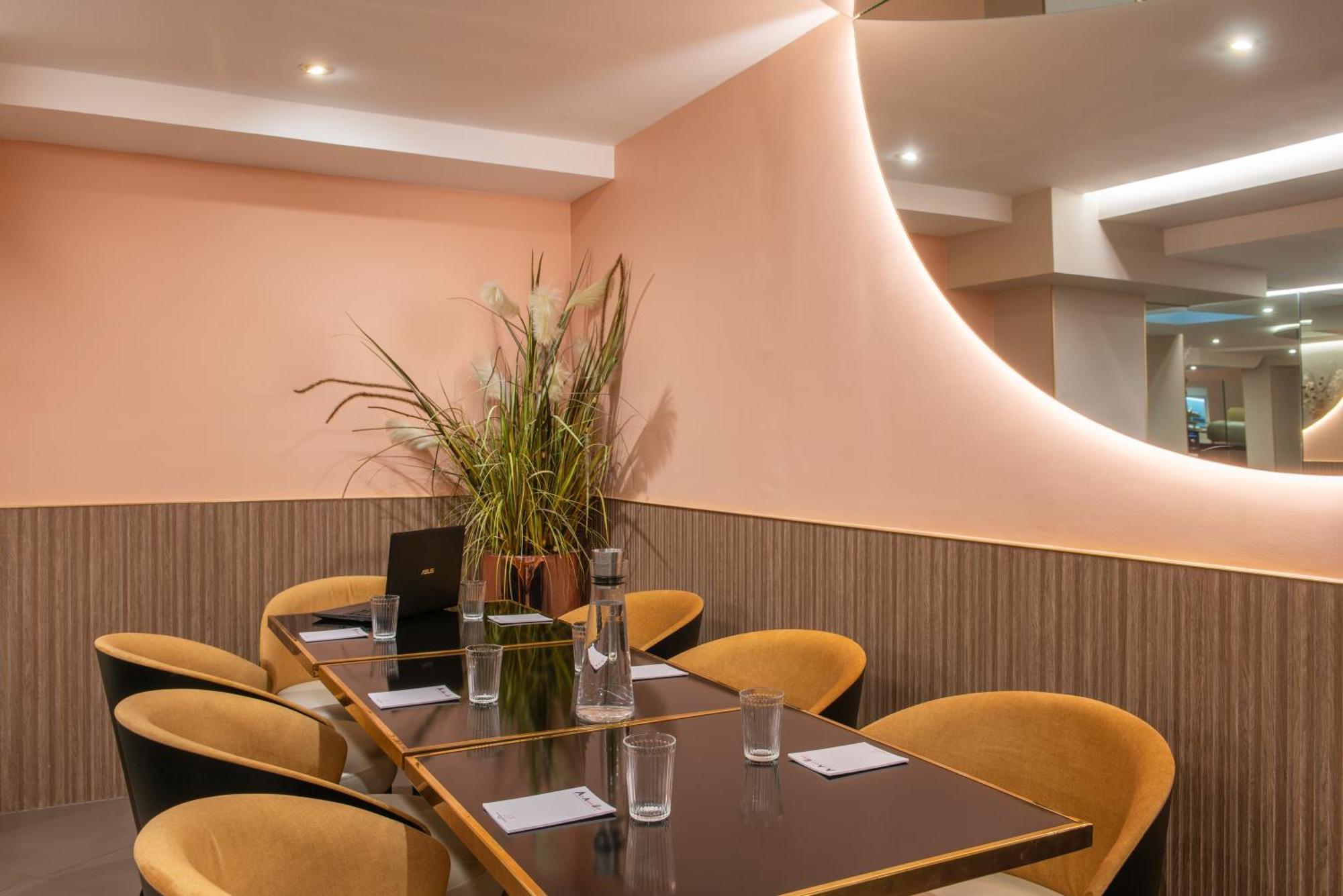 Hotel Arc Elysées Paris