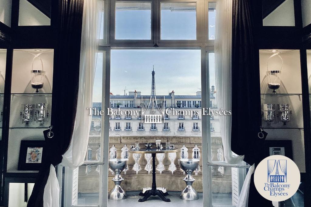 Apartment Balcony -view -champs Elysees *
