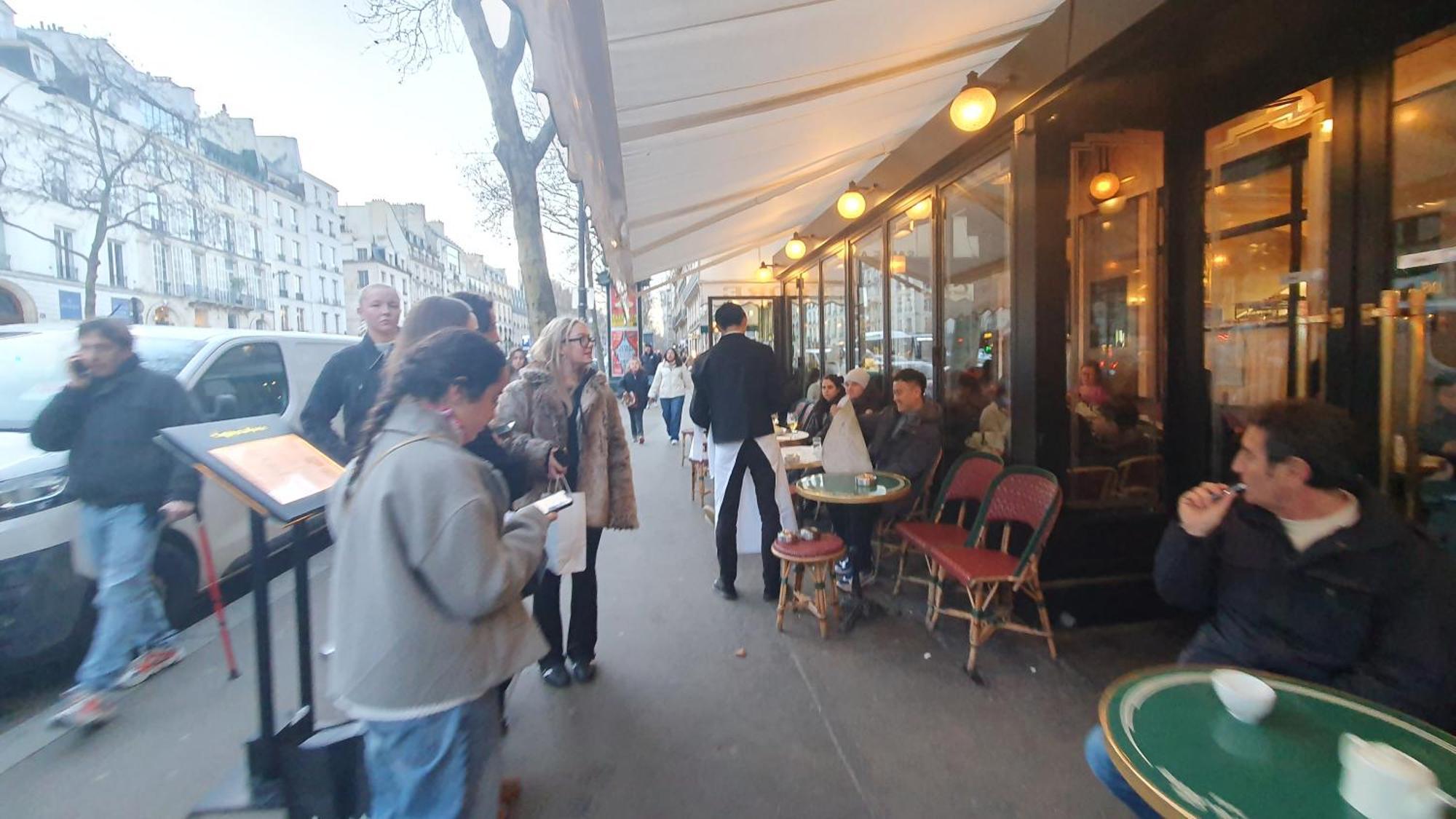 1 Minute Gare Montparnasse,center,close To Louvre Meusm And Eiffel Tour ,amusing Place Paris