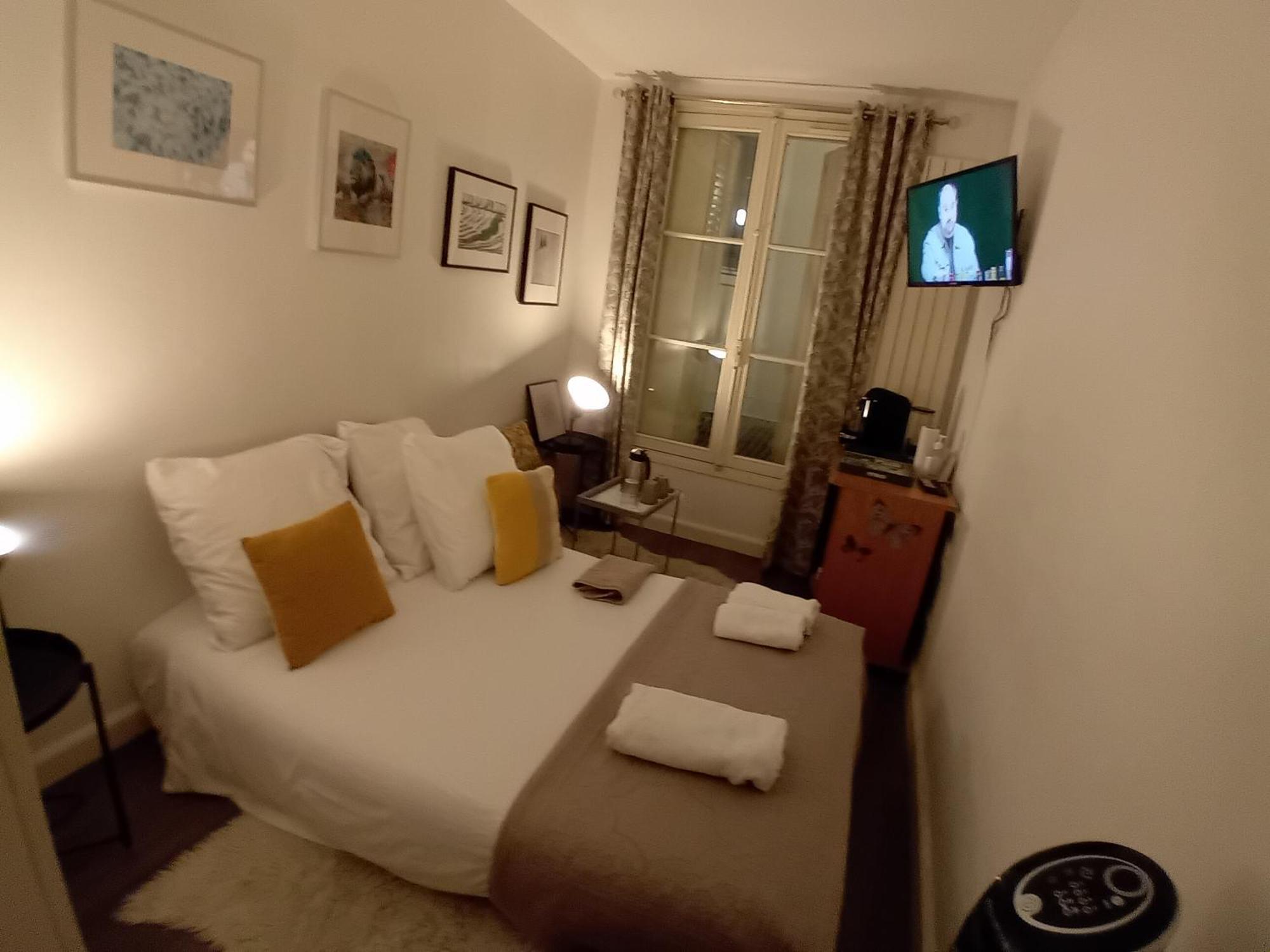 1 Minute Gare Montparnasse,center,close To Louvre Meusm And Eiffel Tour ,amusing Place Apartment *