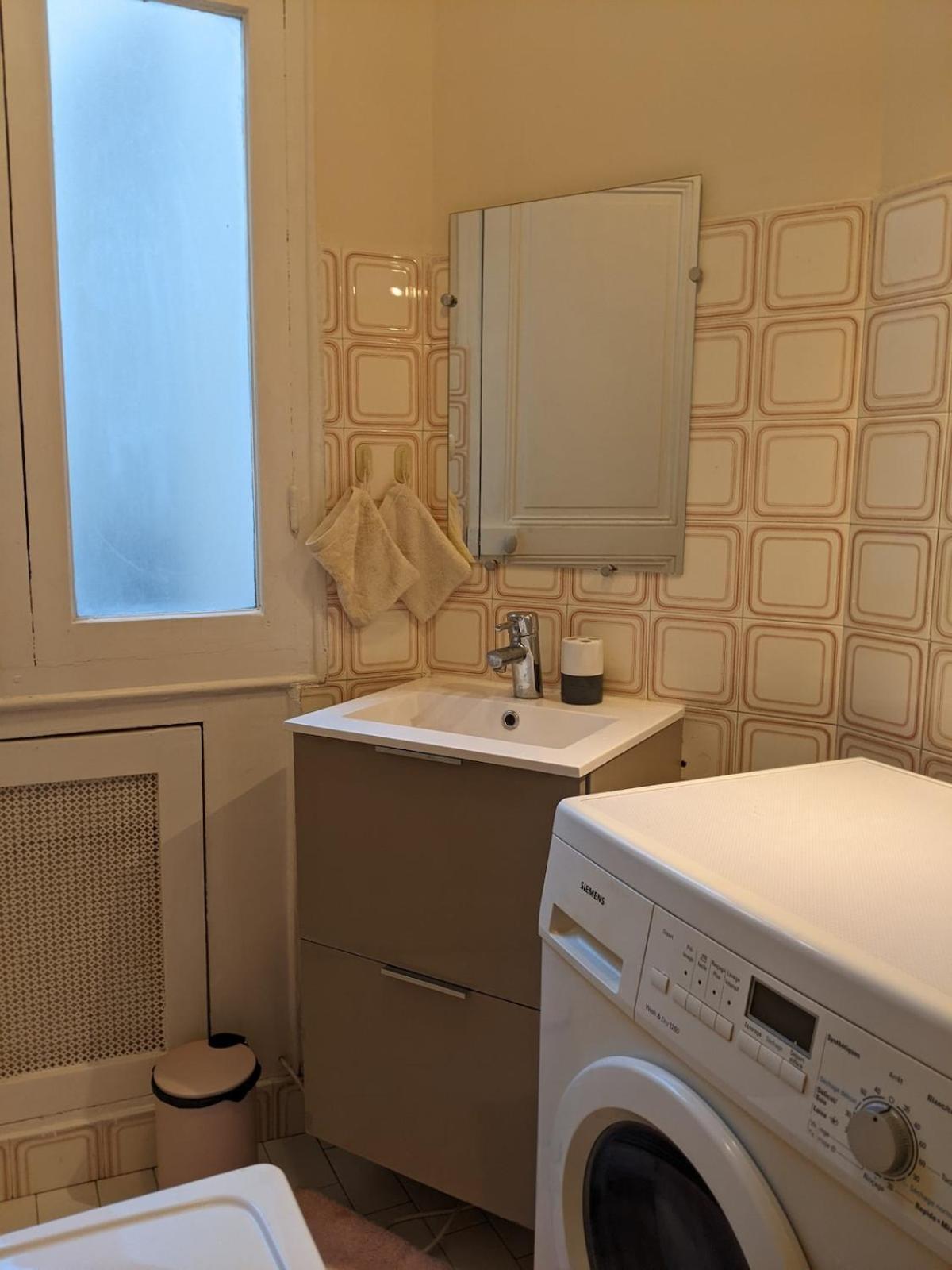 Apartment 2 Steps From Montmartre