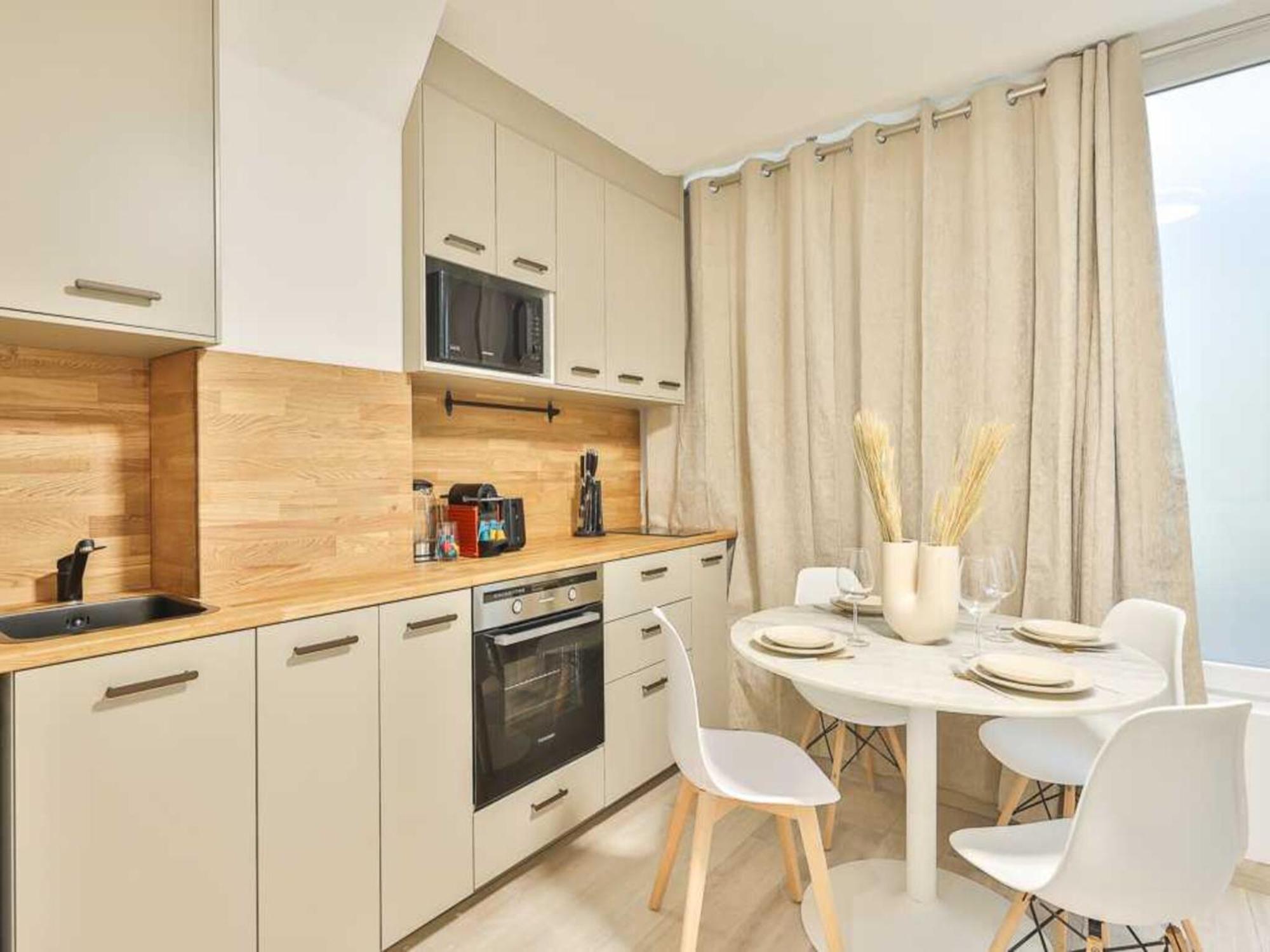Newly Renovated Canal De L'ourq Apartment *