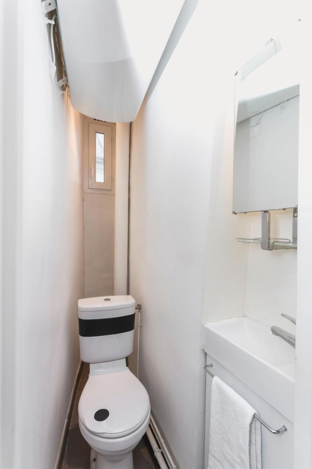 Bnbnook - Cozy 1br Steps From Notre-dame & Seine Apartment *