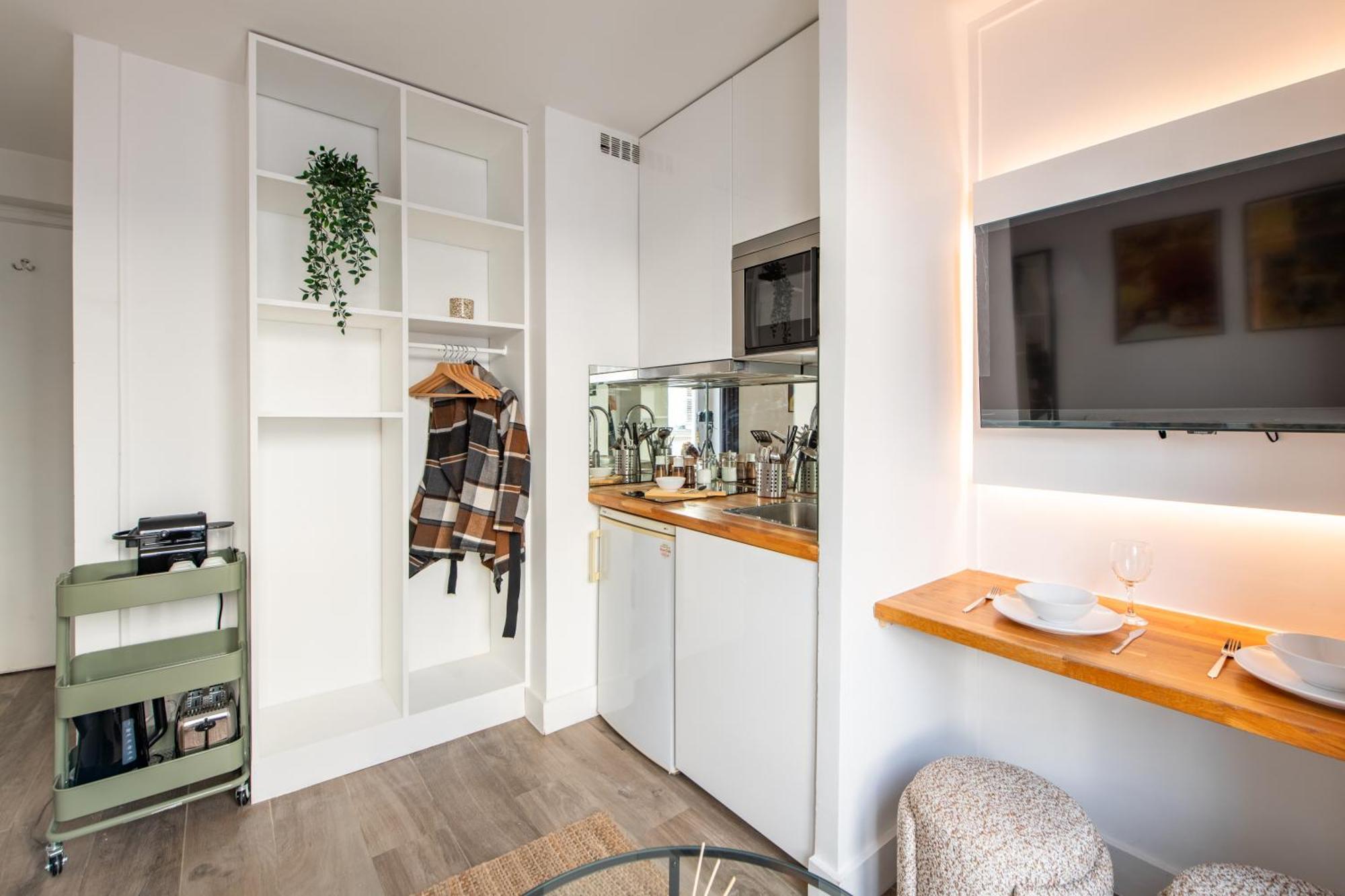 Apartment Cozy - Eiffel Tower - Sleeps 2p