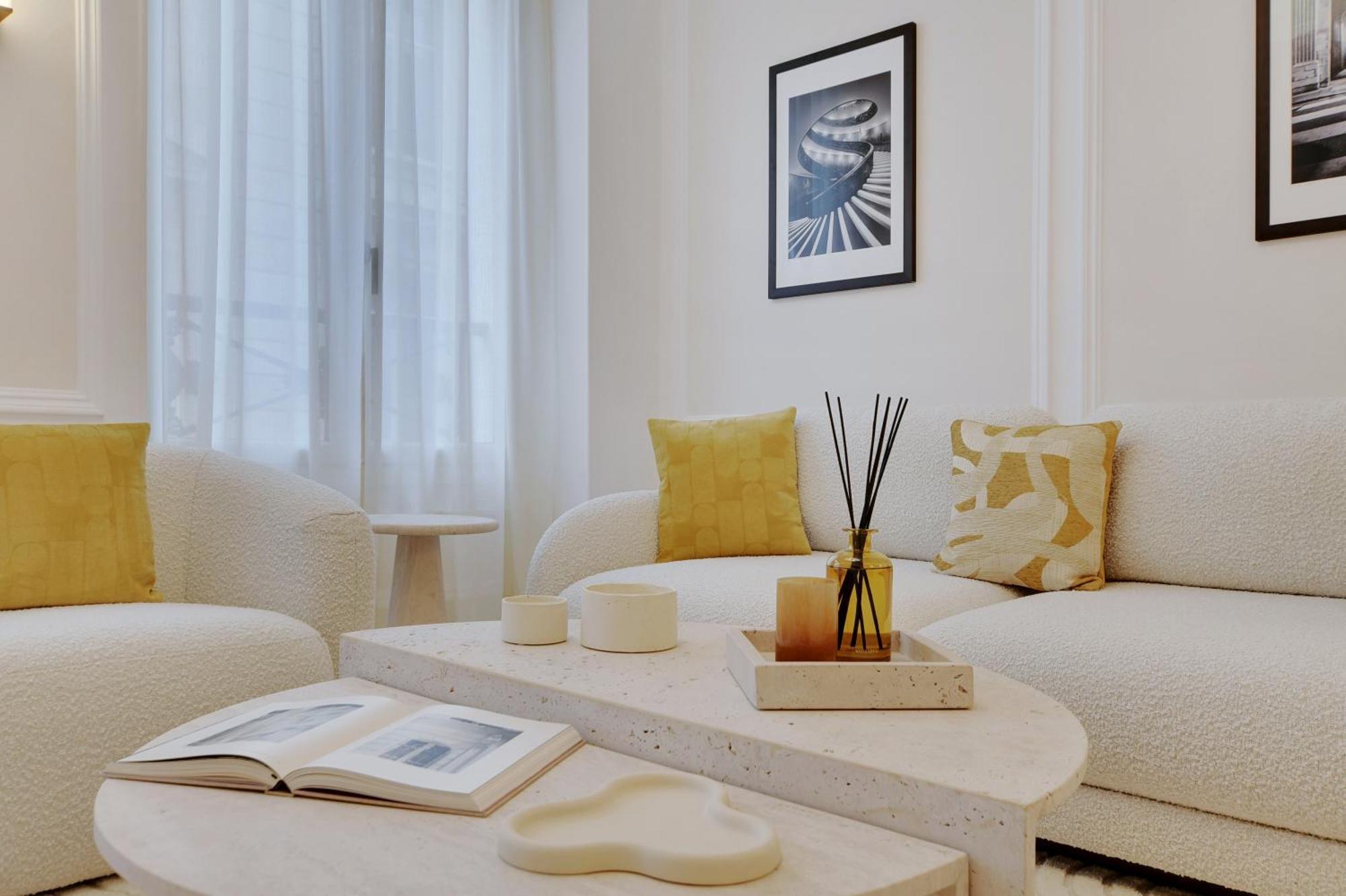 Pick A Flat's In Opera- Rue Lafitte Paris