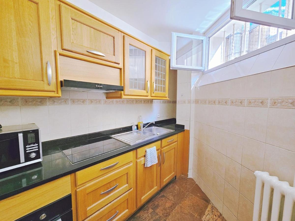 Grand Appt For 7p Center Apartment