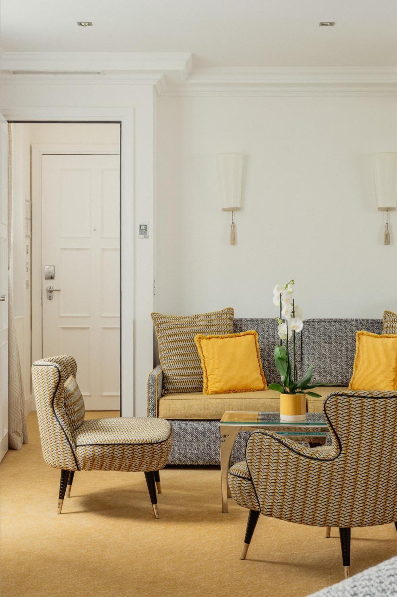 Hotel Le Burgundy Paris