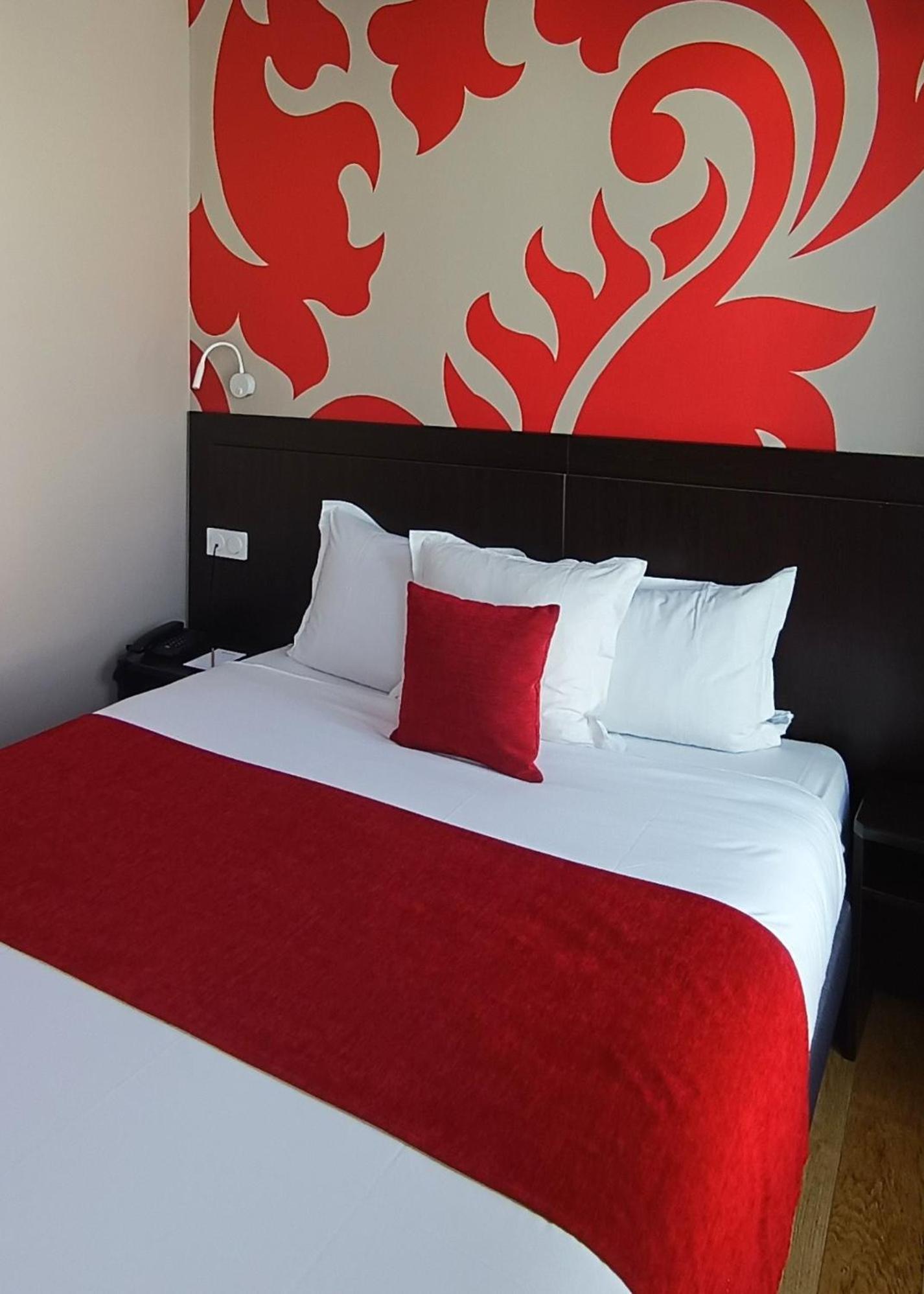 Bastille Hotel 2*