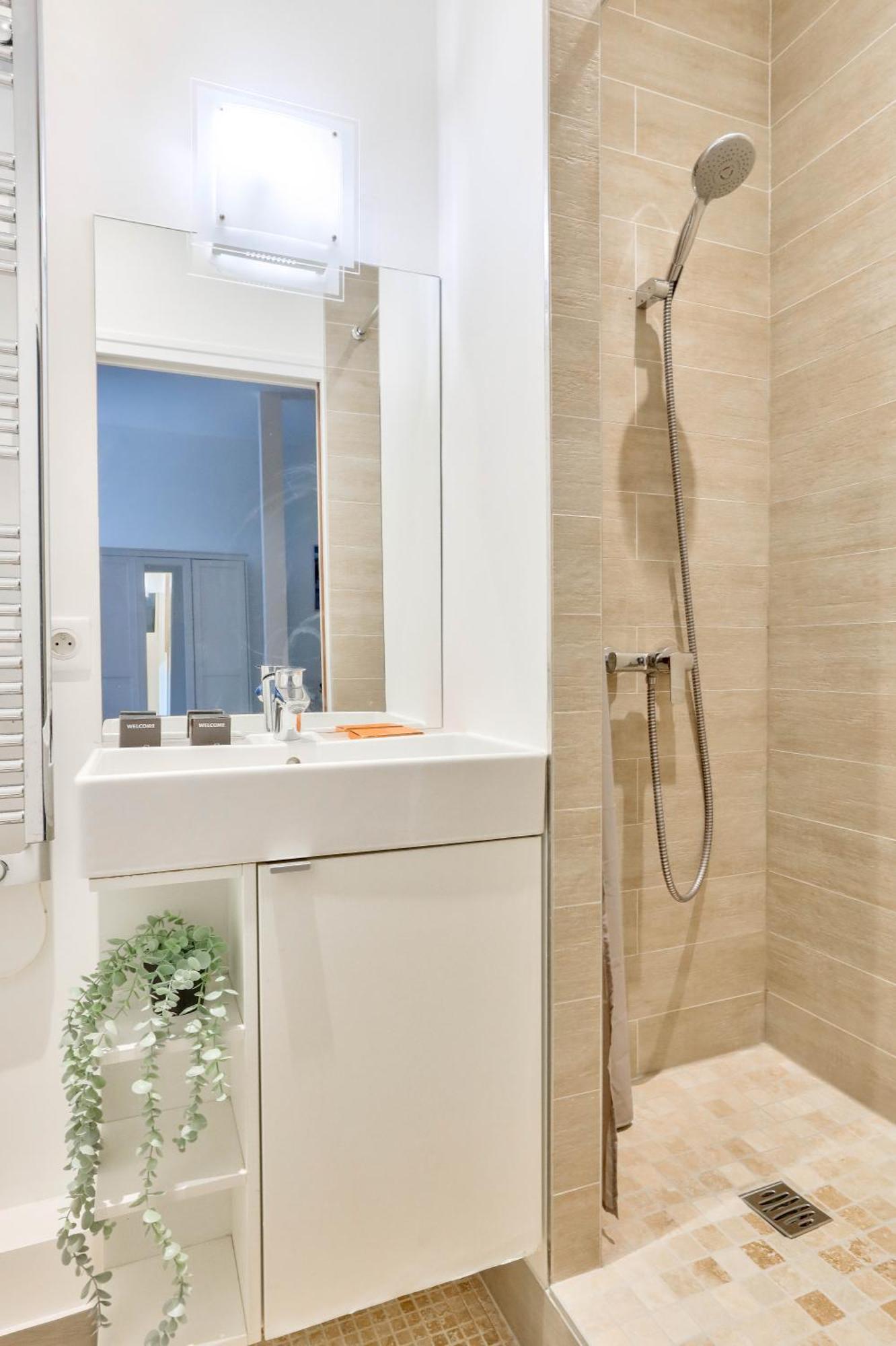 New & Design In The Heart Of Le Marais Appartement